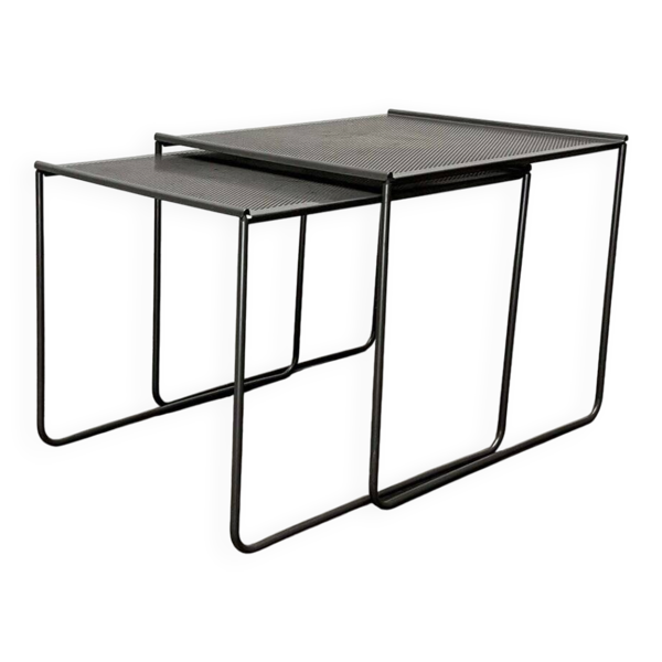 Tables d'appoint gigognes postmodernes en métal perforé Ikea, années 1980