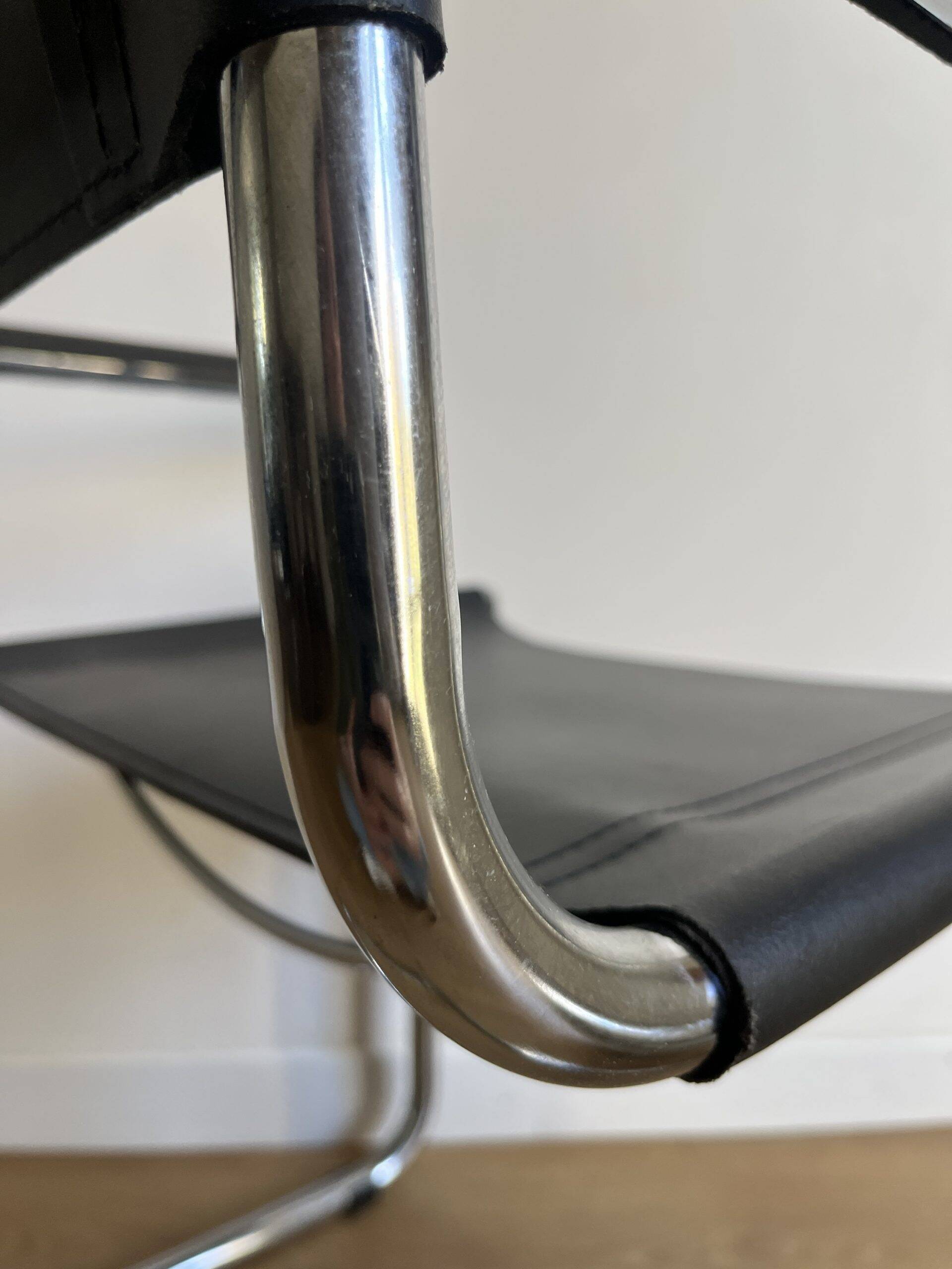 Black leather cantilever armchair Bauhaus design