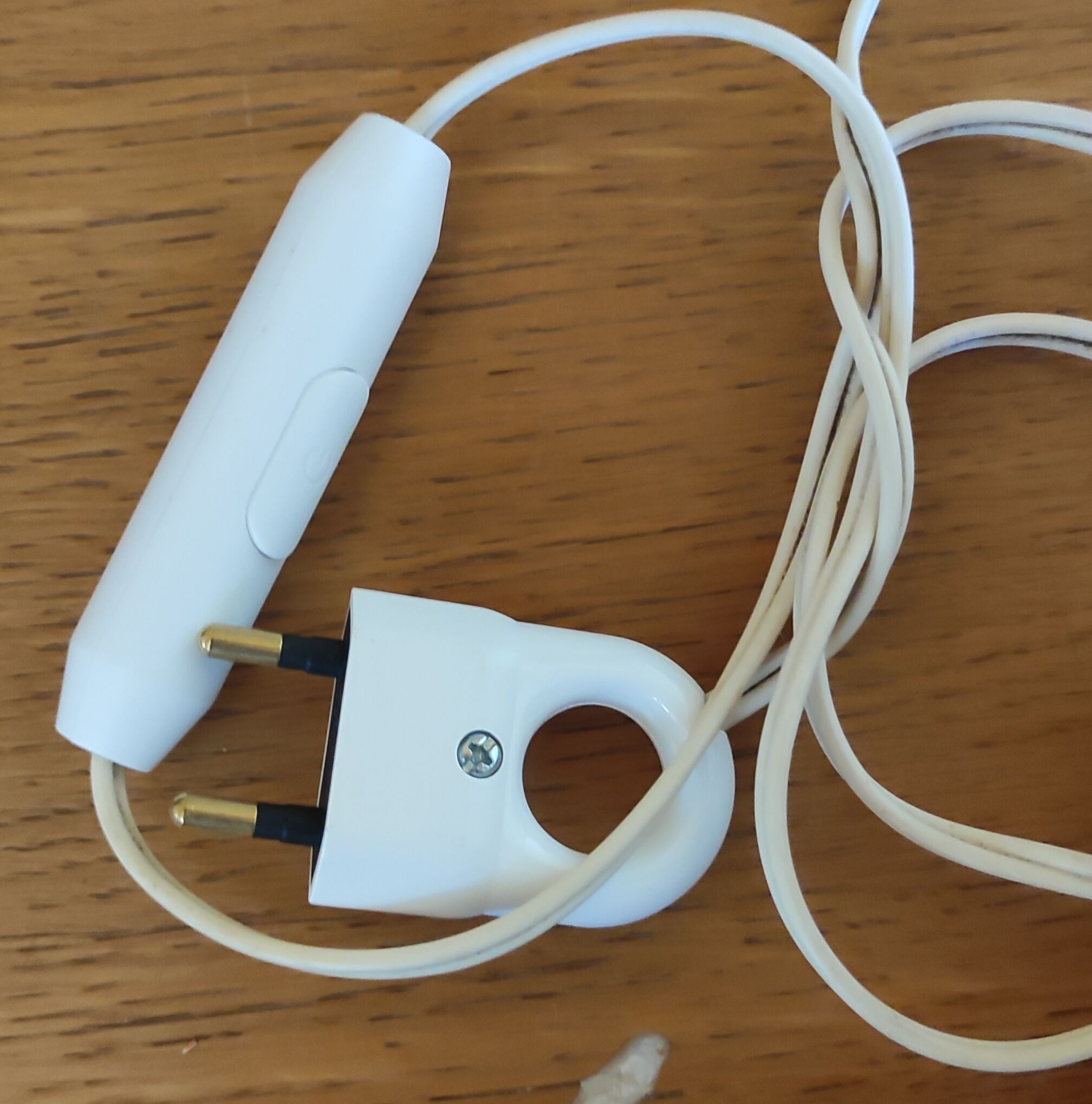 Floral lamp design in wood