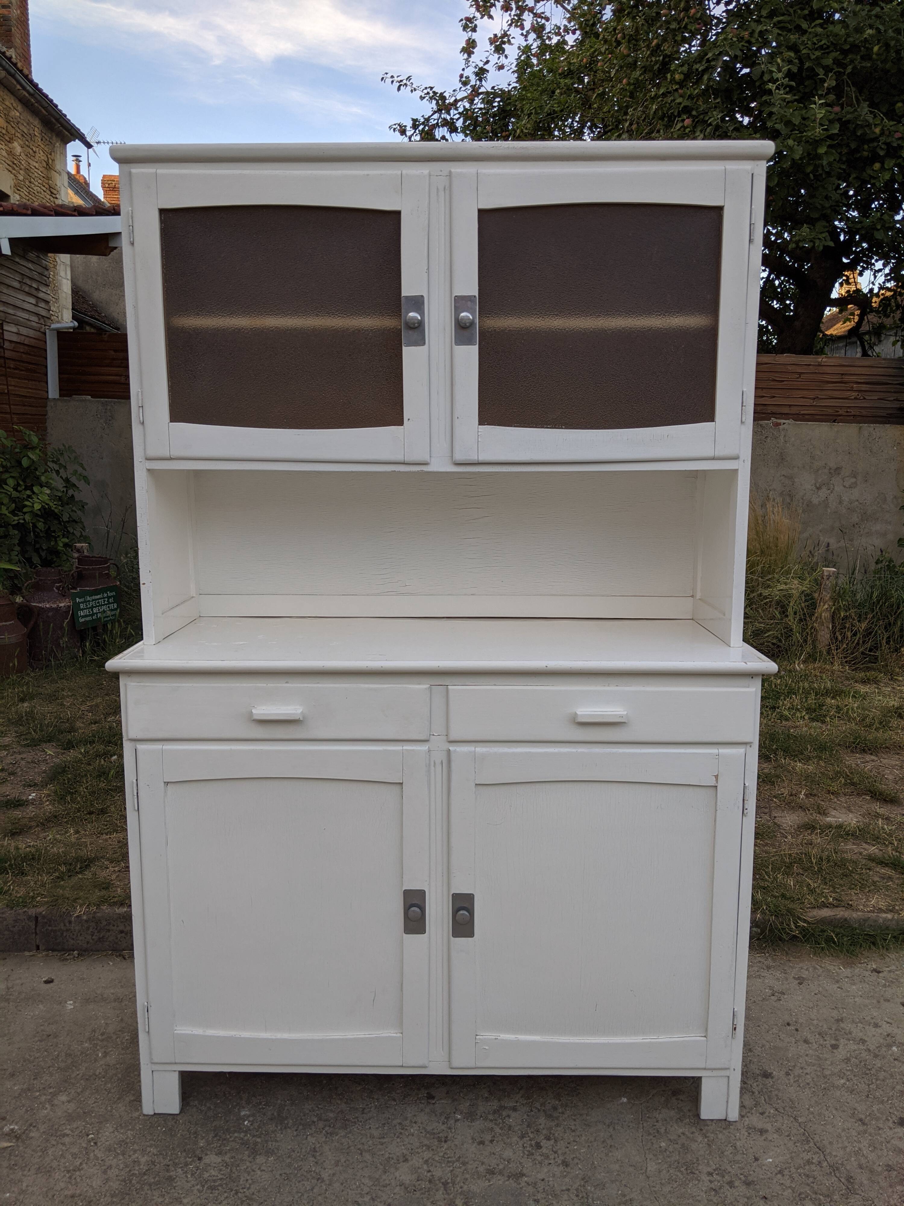 Old buffet two white bodies 50s