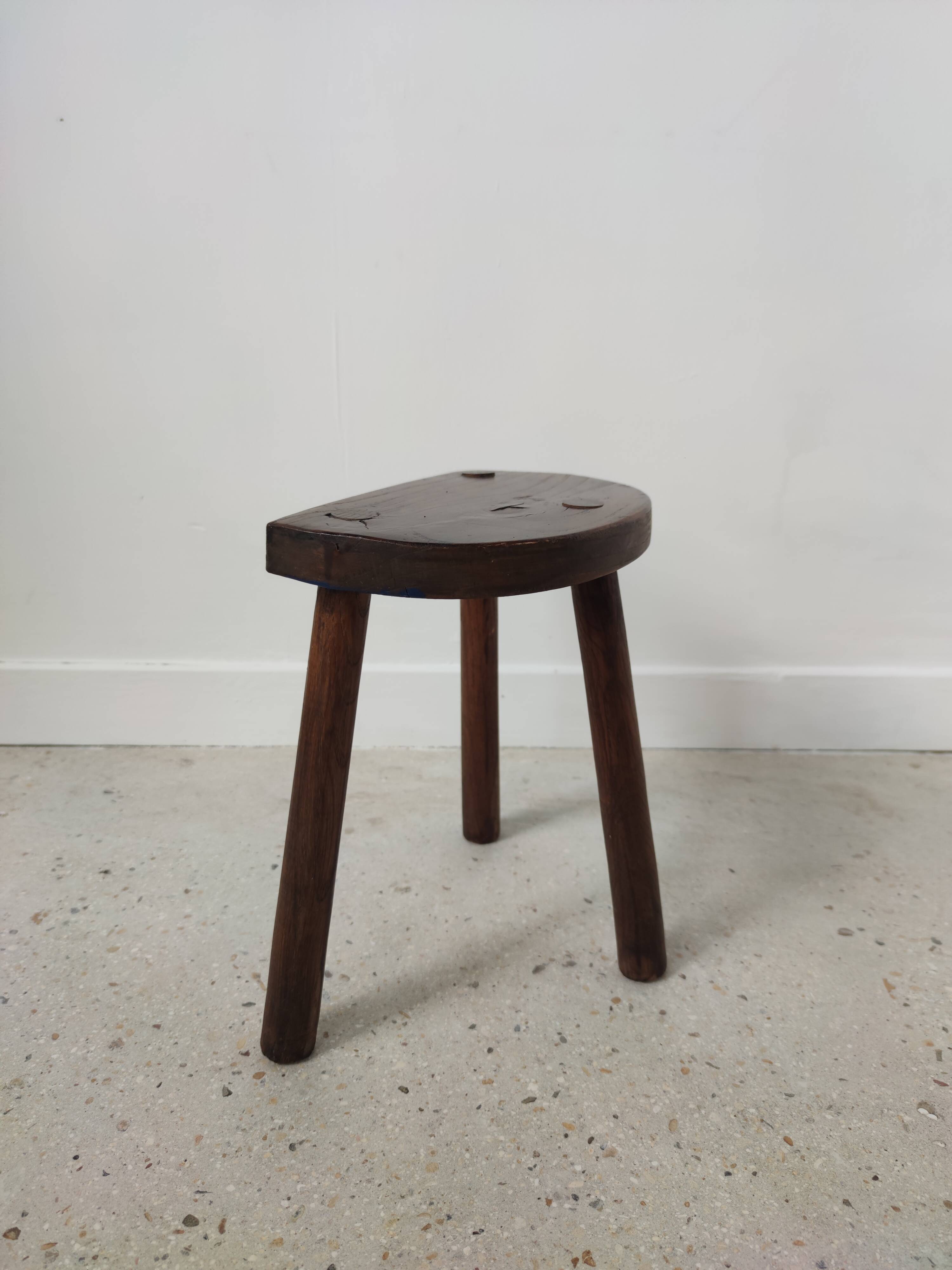 Stool in solid wood tripod seat half-moon