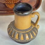 Vase with handle