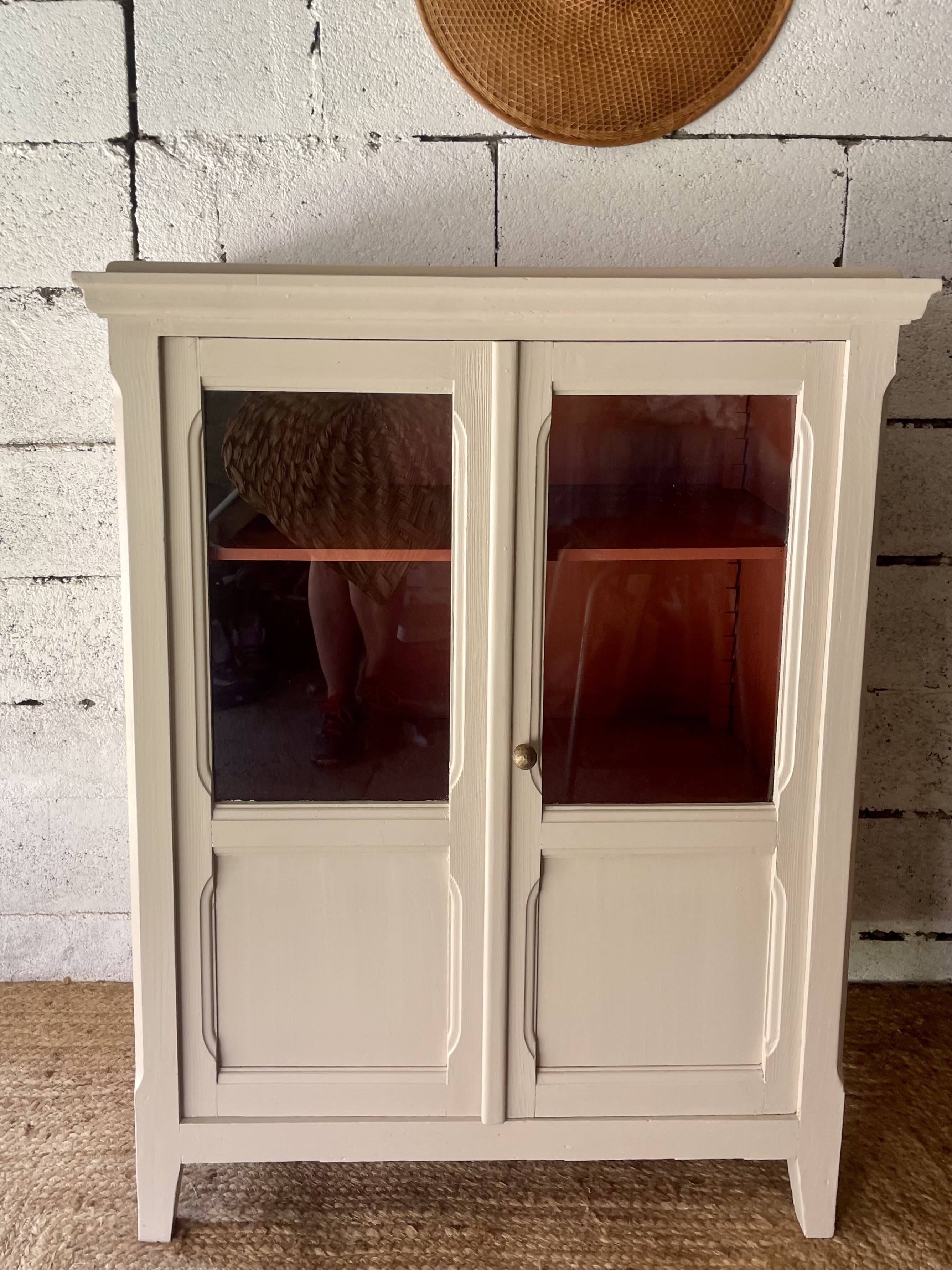 Old showcase