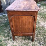 Commode Louis XV d’époque en noyer massif.