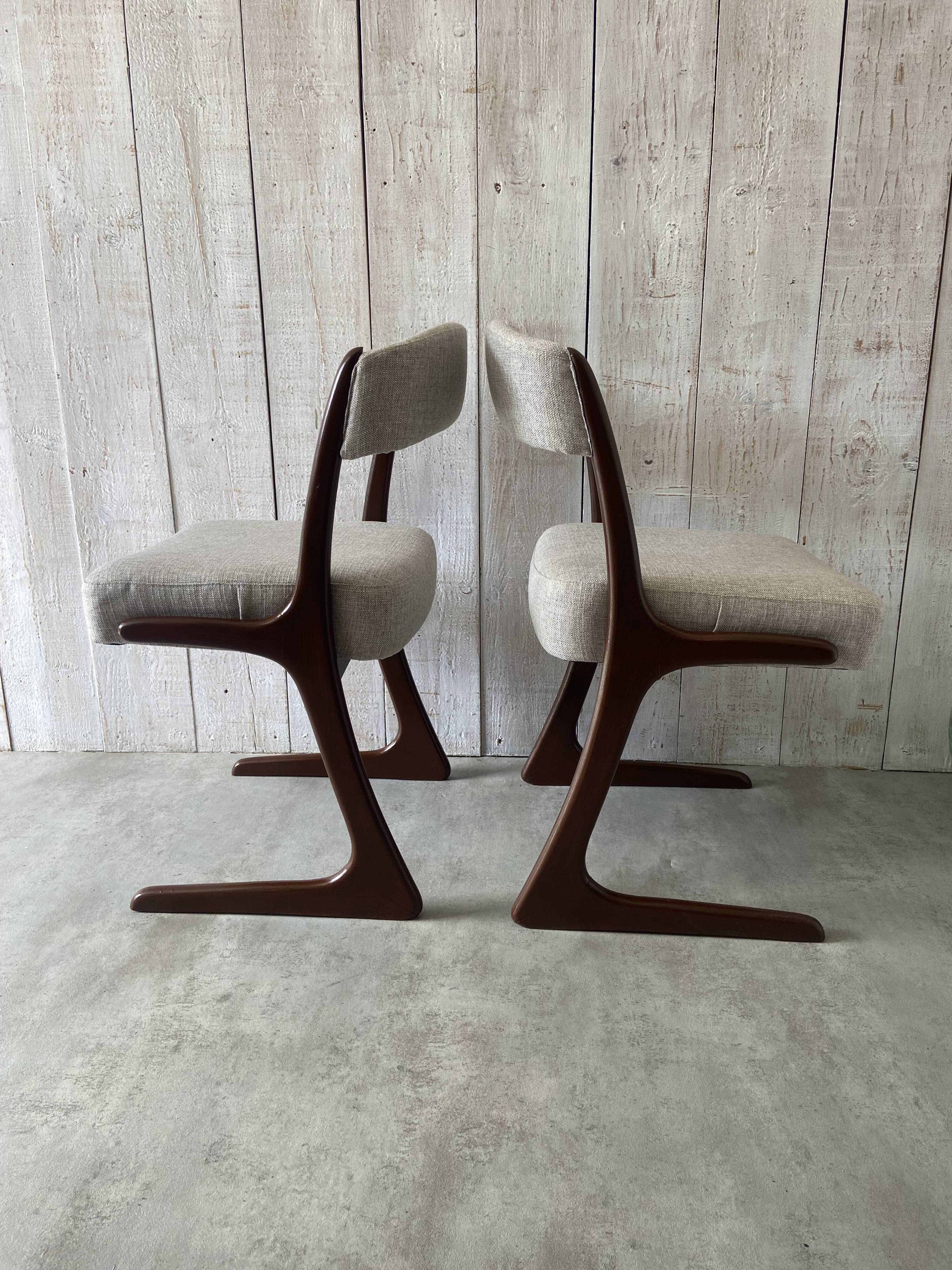 Paire de chaises "Kangourou" Baumann