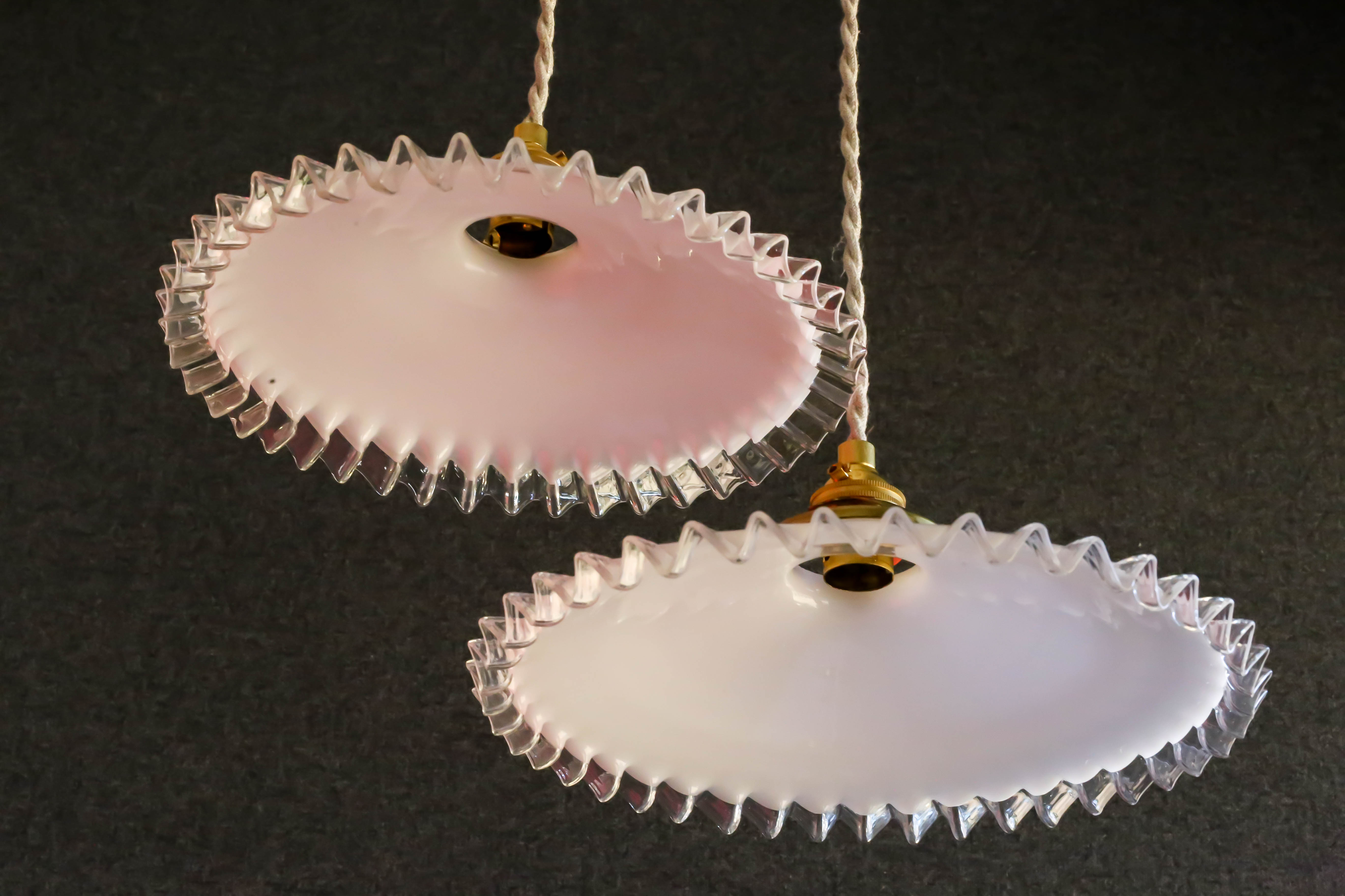 Set of 2 opaline suspensions delivered with new cable, socket and support in new brass