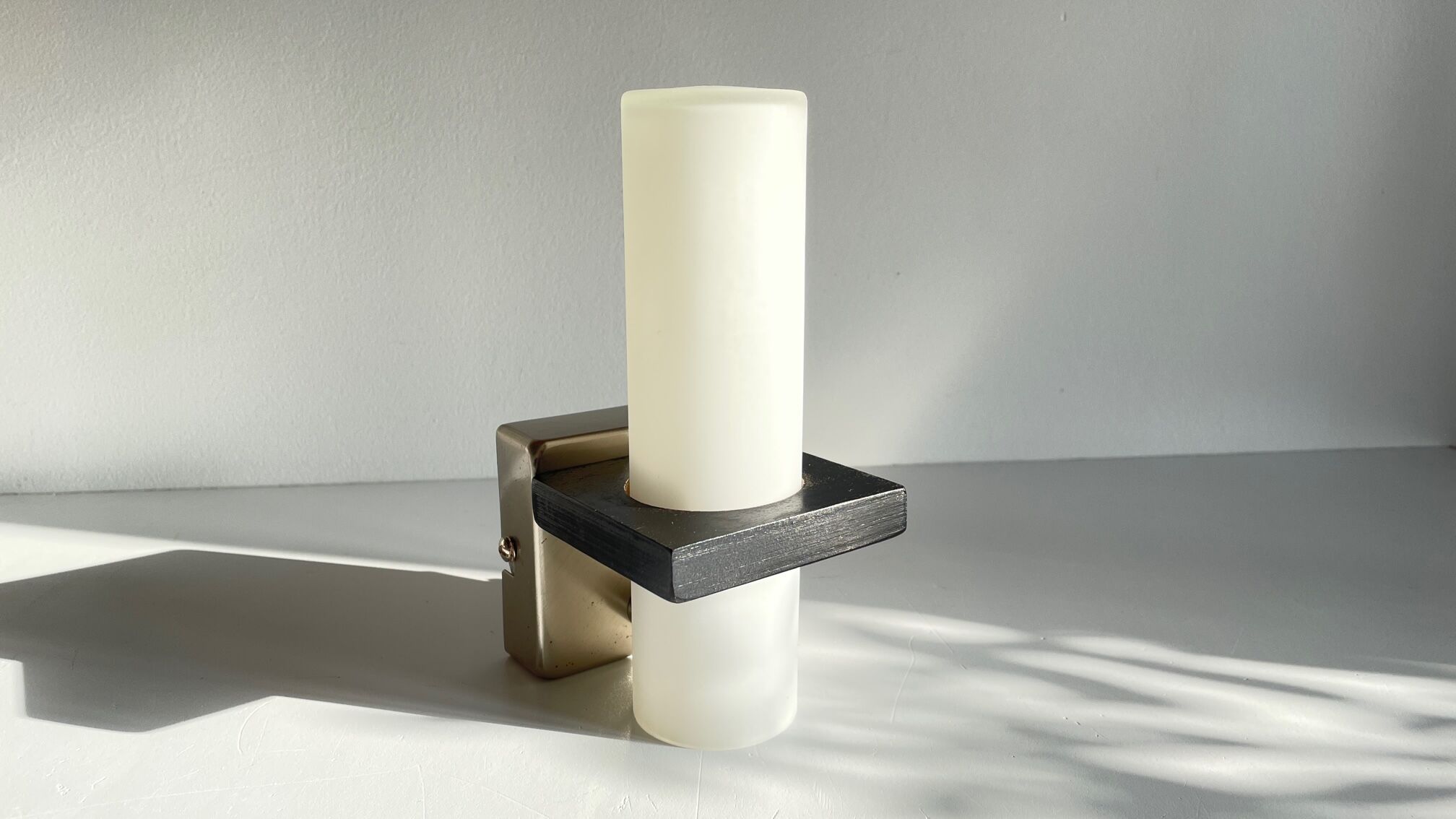 Contemporary wall lamp vintage design