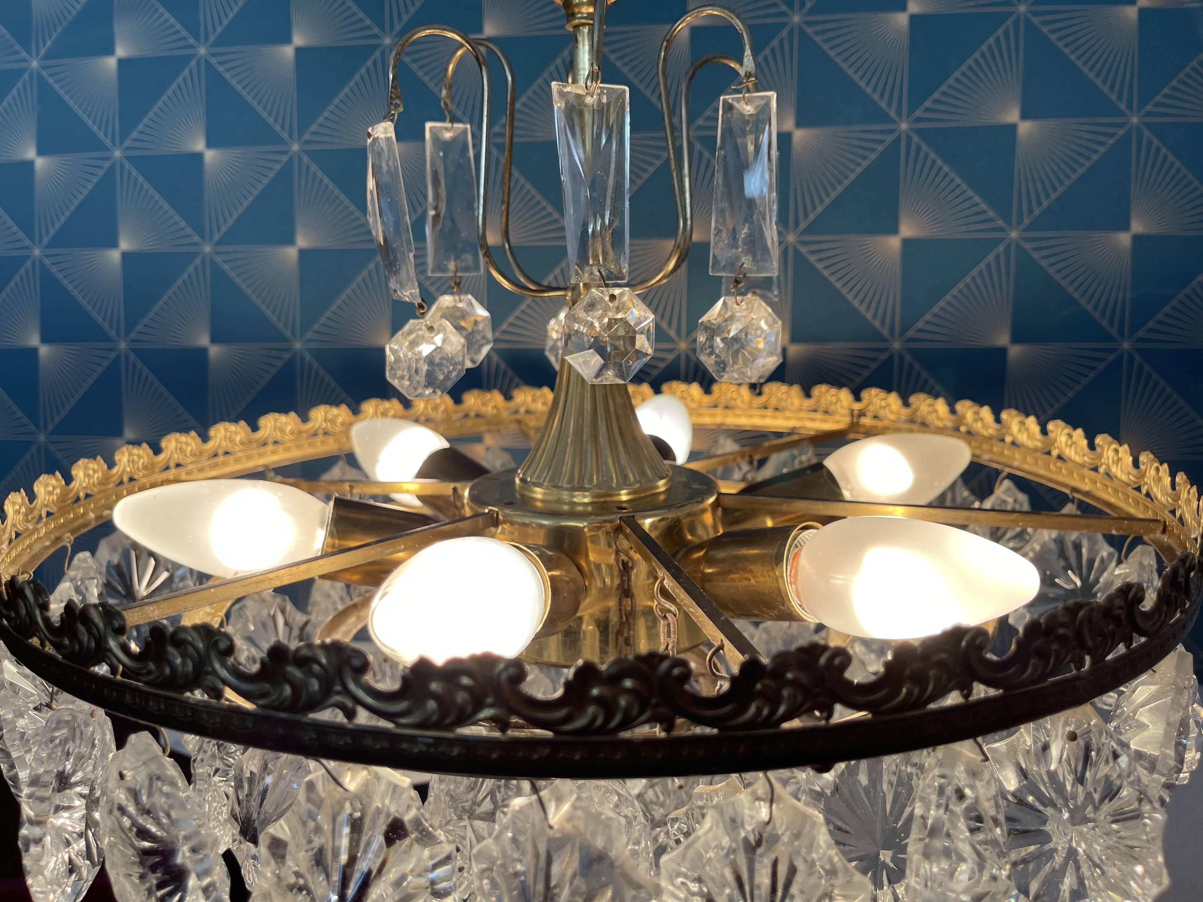 Brass chandelier and glass tassels, 3 floors, 6 burners