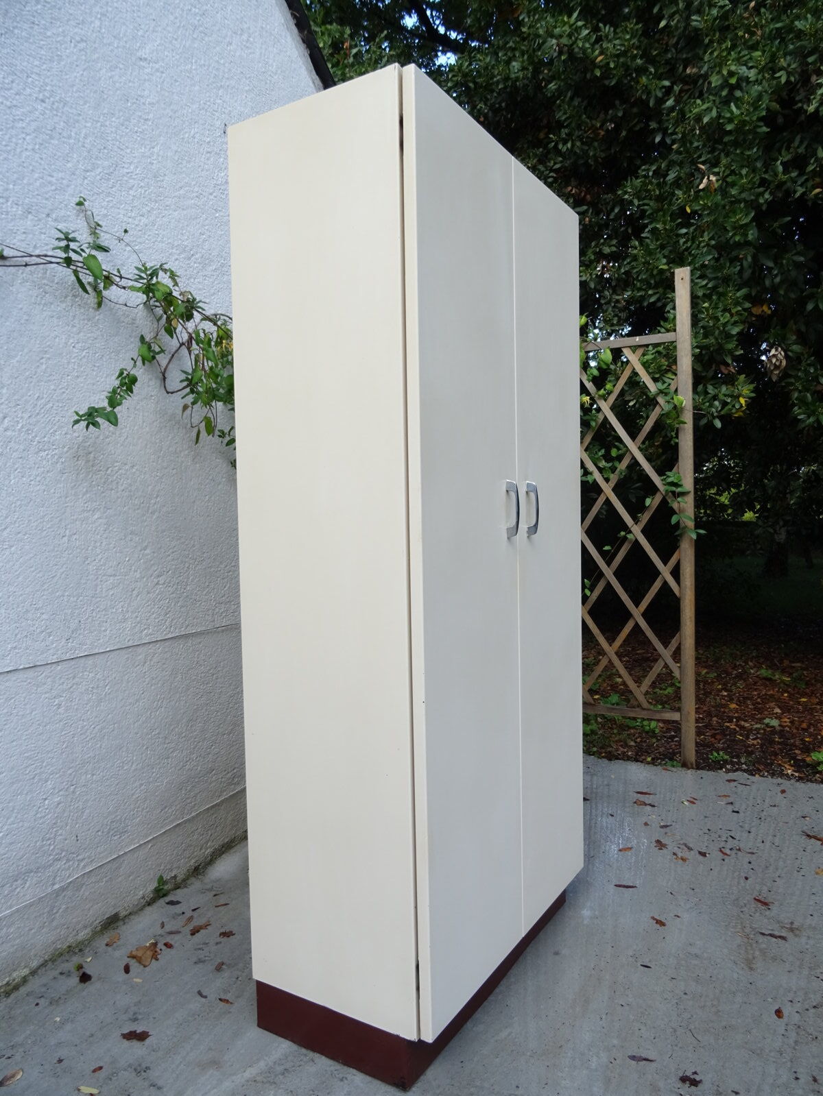 Manufrance metal cabinet