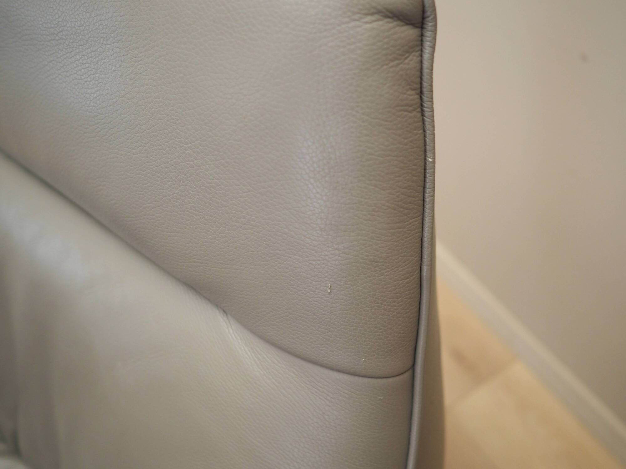 Leather swivel armchair, Italian design, 1990s, manufacture: Natuzzi