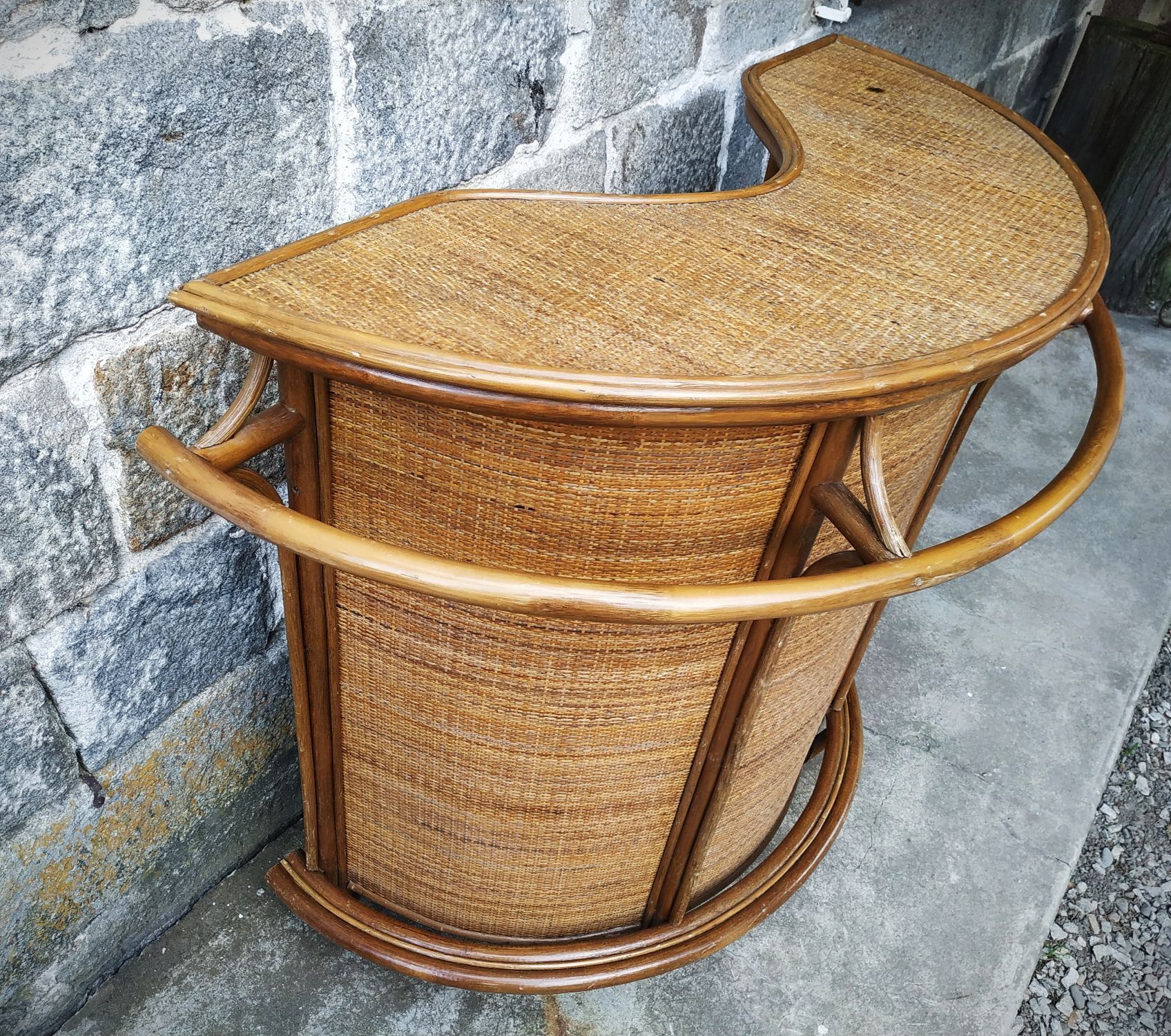 Rattan bar