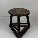 Tabouret tripode en bois ancien pour couteliers, bijoutiers et ouvriers