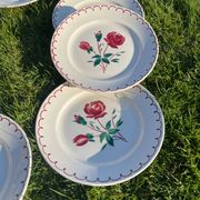 8 assiettes  plates vintage a décor de roses stylisées