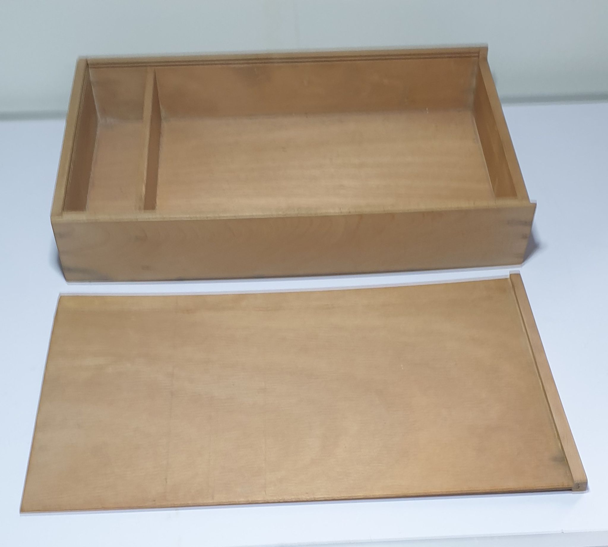 Boite en bois avec couvercle coulissant