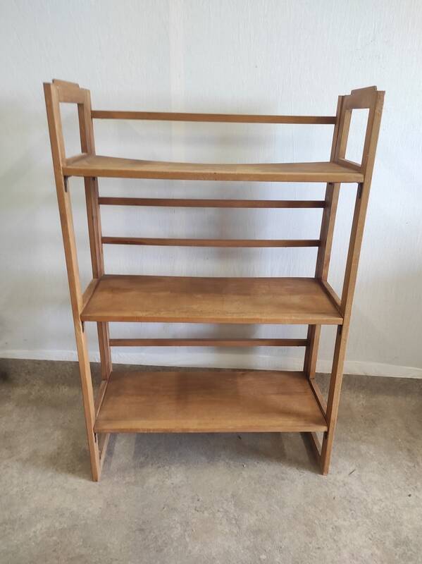 Foldable and stackable wooden shelves