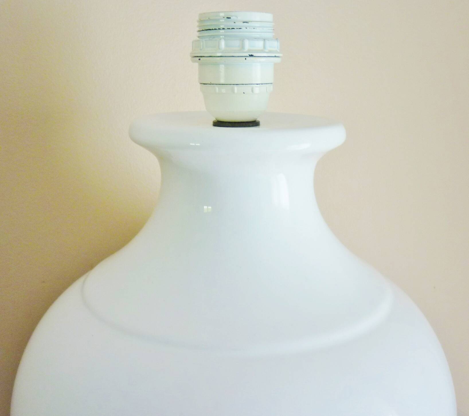 White glazed ceramic lamp, sleek design from the 60s/70s