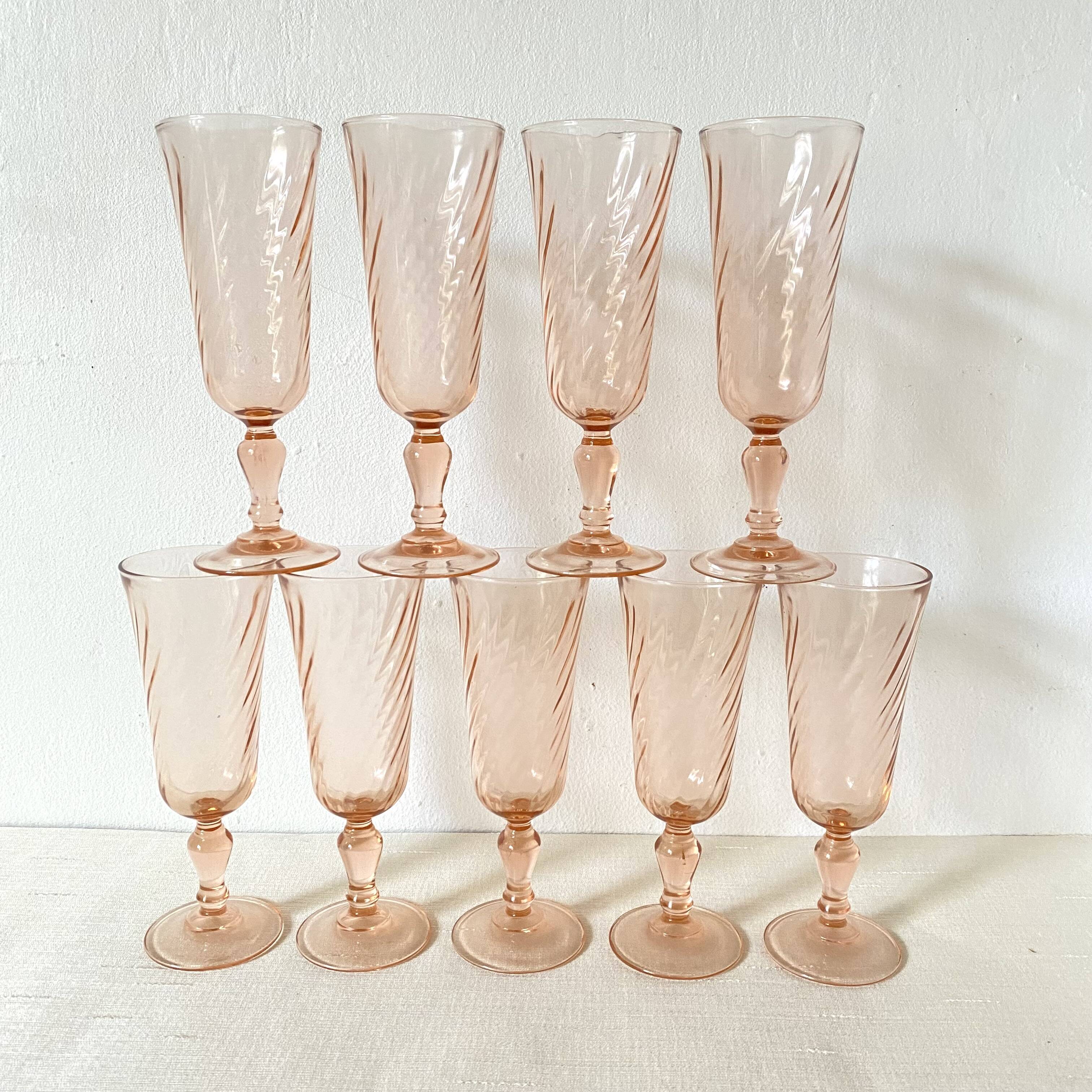 Flûtes à champagne en verre rose années 80