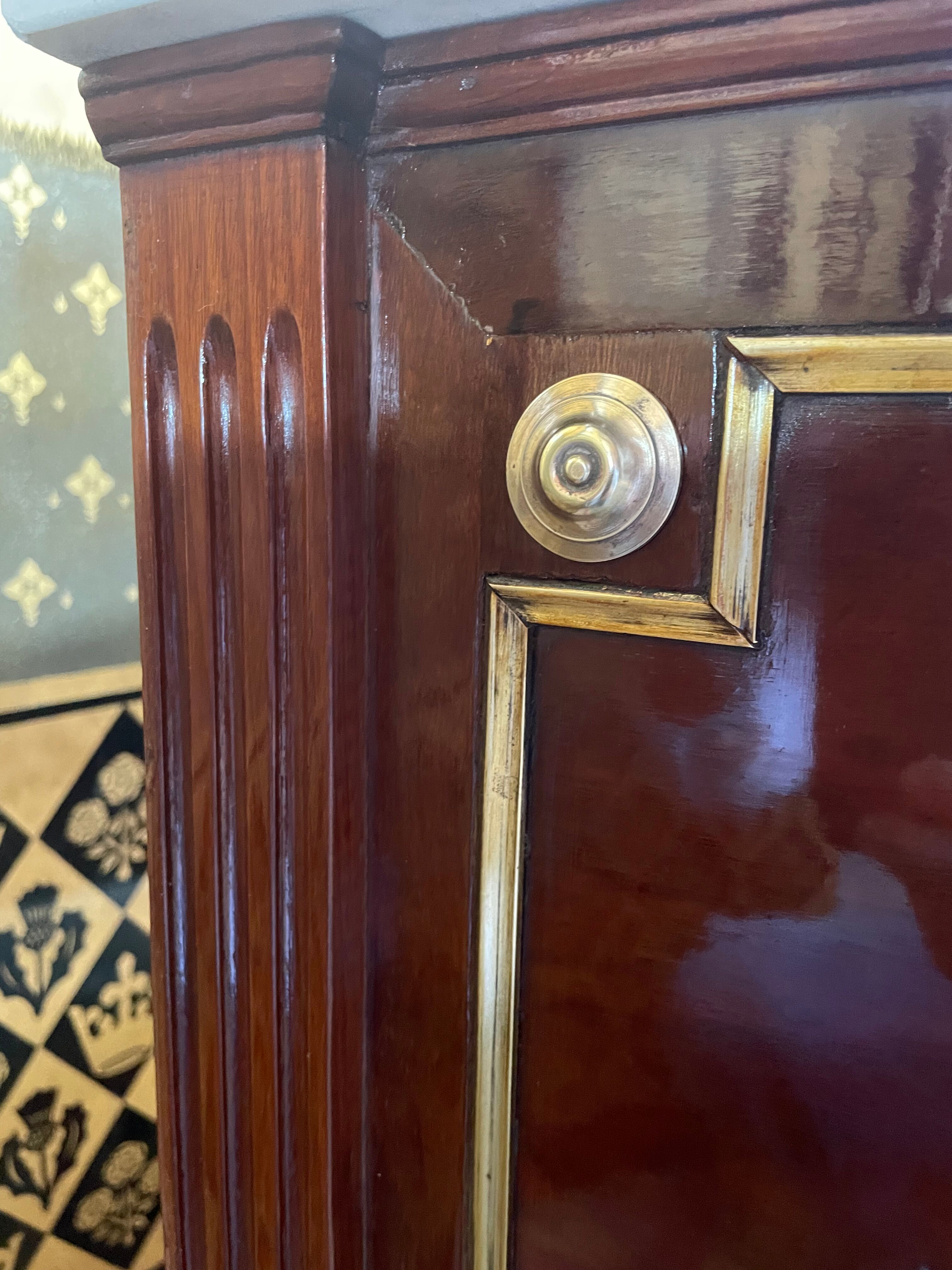 Louis XVI style chest of drawers in mahogany and amaranth
