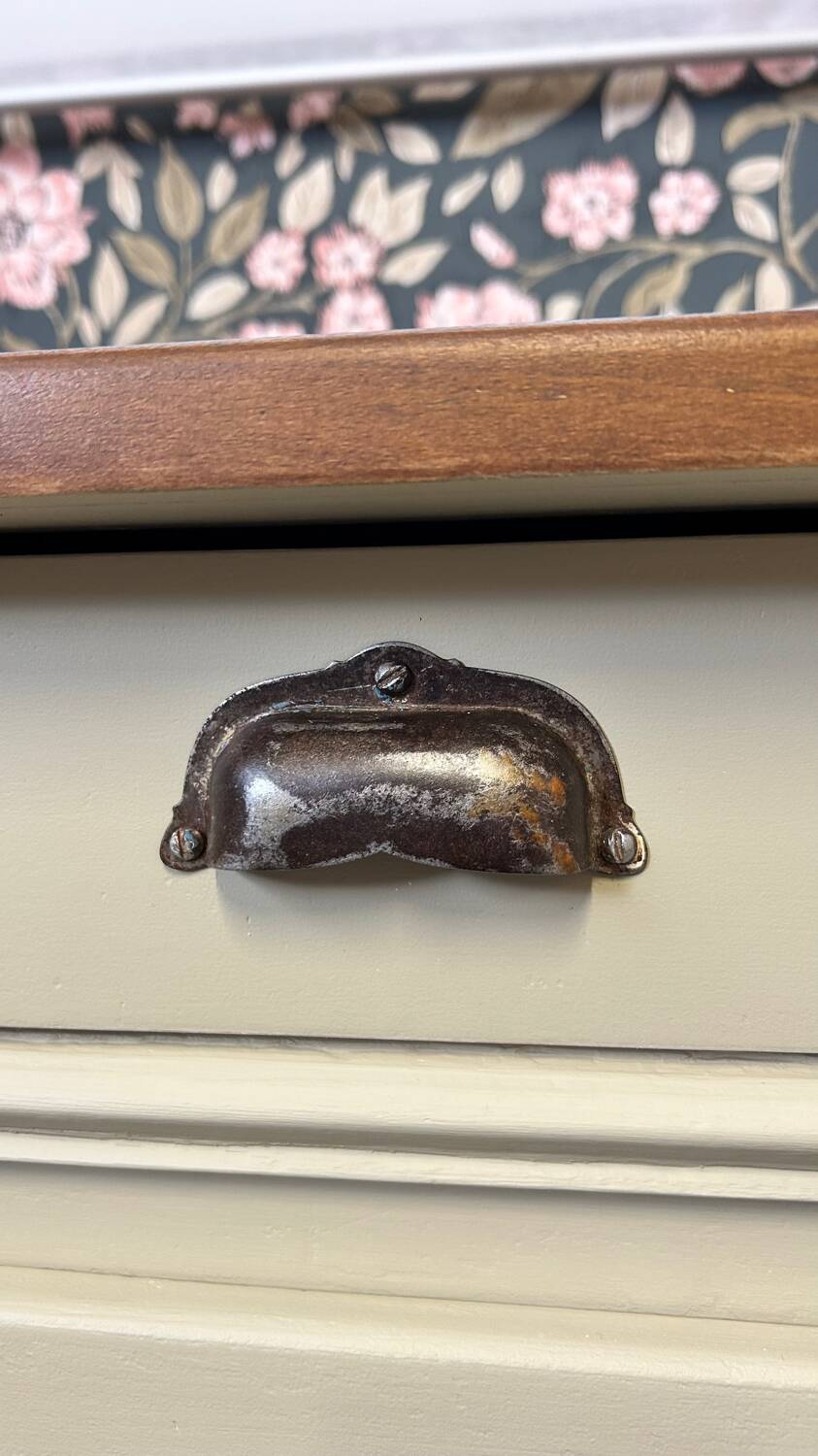 Chic country-style buffet with 2 doors