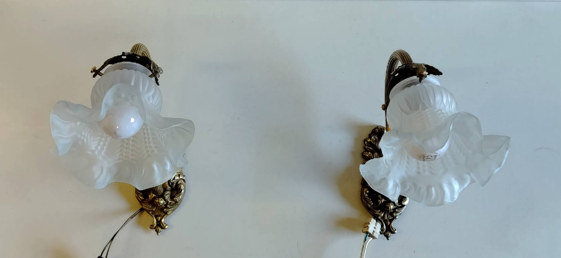 Swan neck wall lights in bronze and glass - early 20th century.