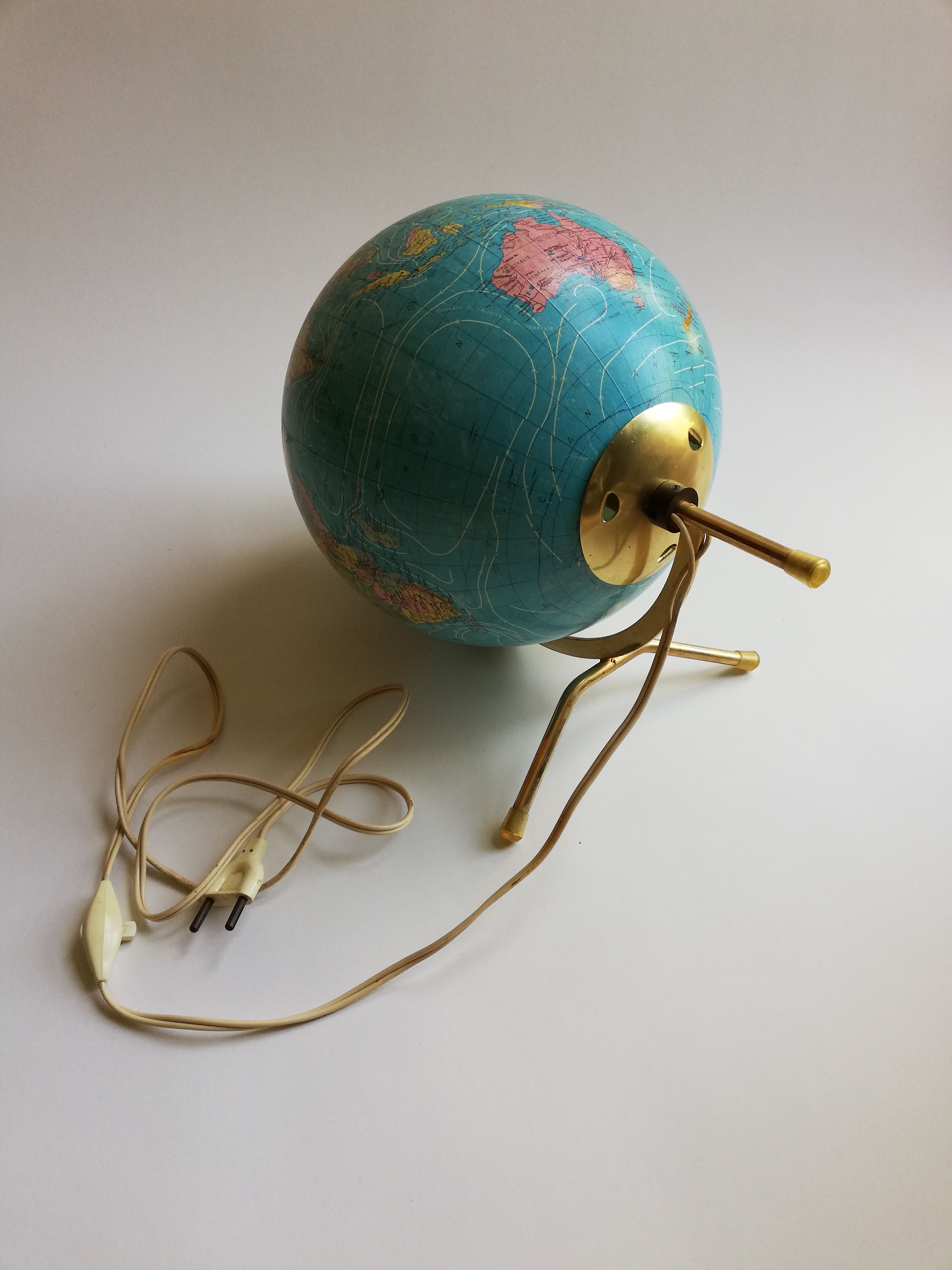60s earth globe bright Taride Map