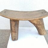 Tabouret ancien en bois. Art africain Lobi d'Afrique de l'ouest
