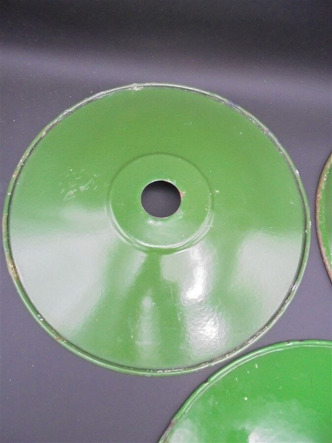 Trio of green suspensions in enamelled sheet metal