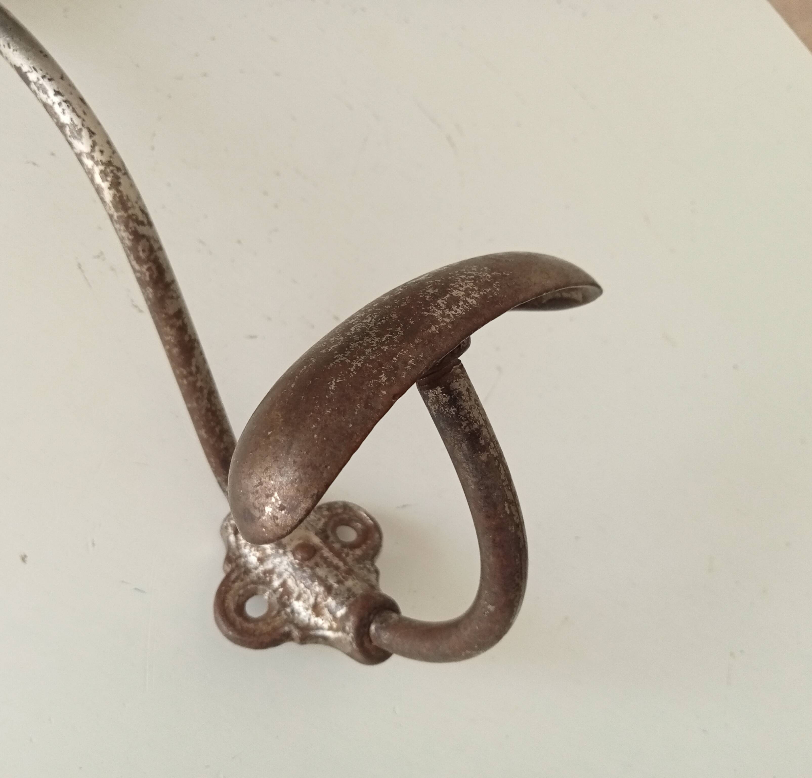 Patère porte manteau mural ancien en acier