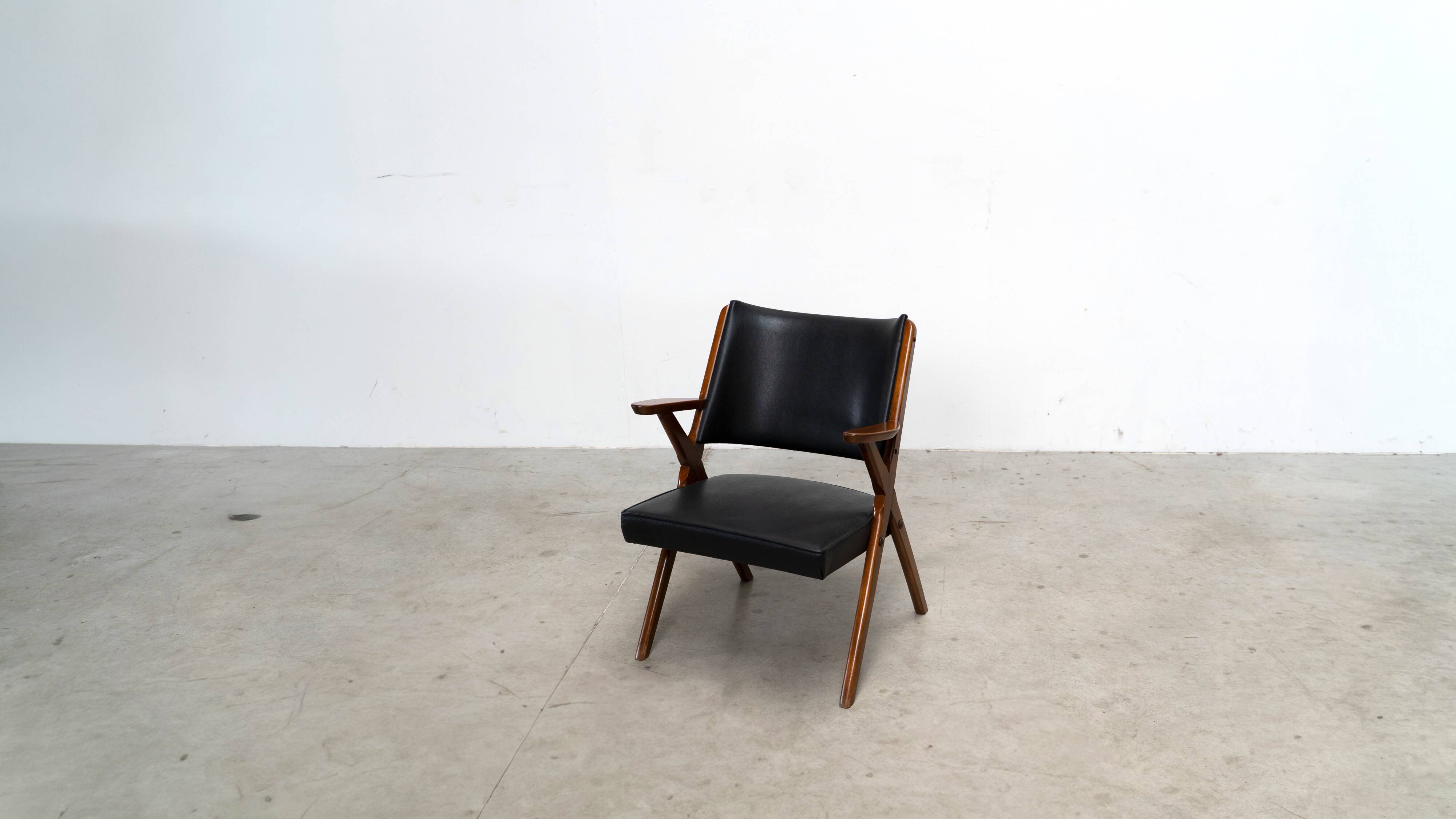 Leather lounge chair by Dal Vera