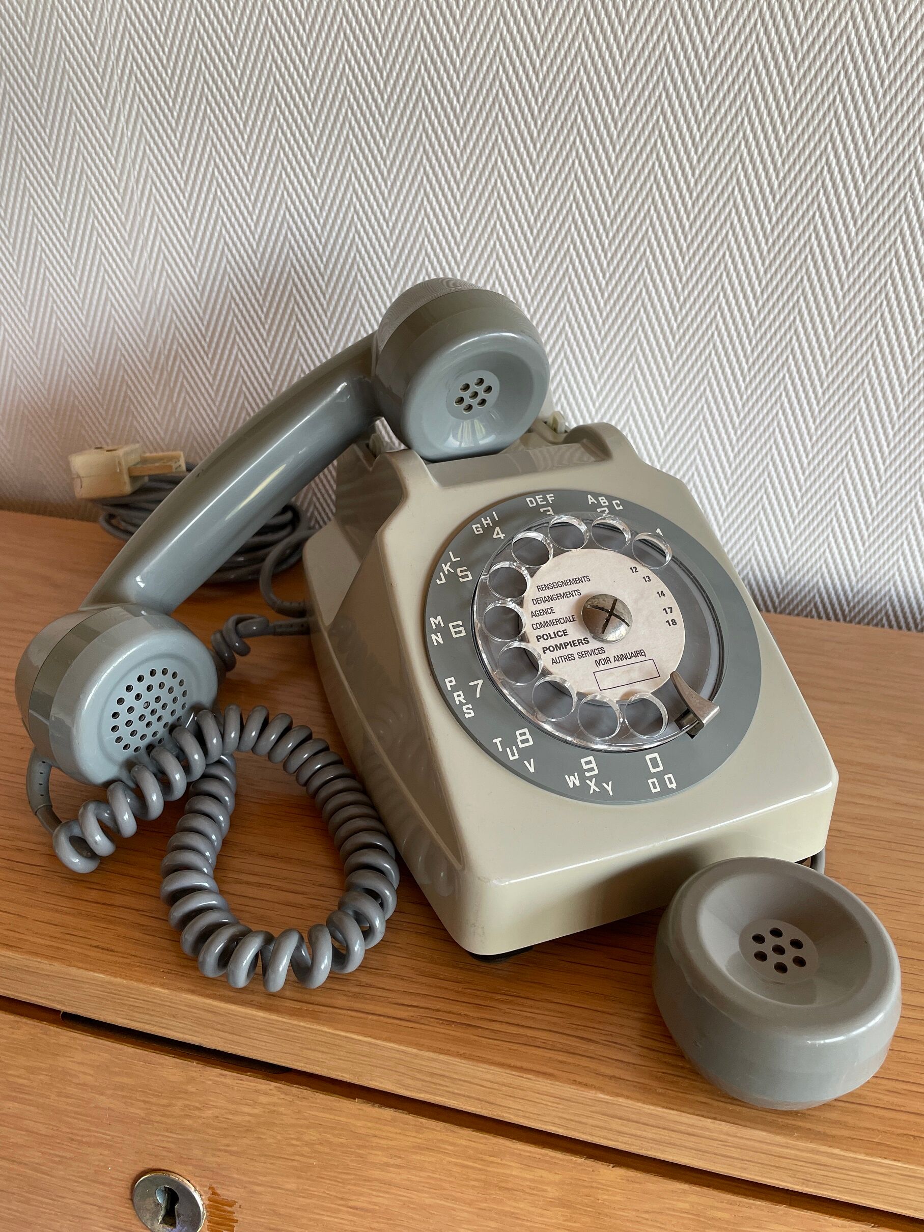 ancien téléphone S63 Gris central PTT • EUR 18,00 - FR