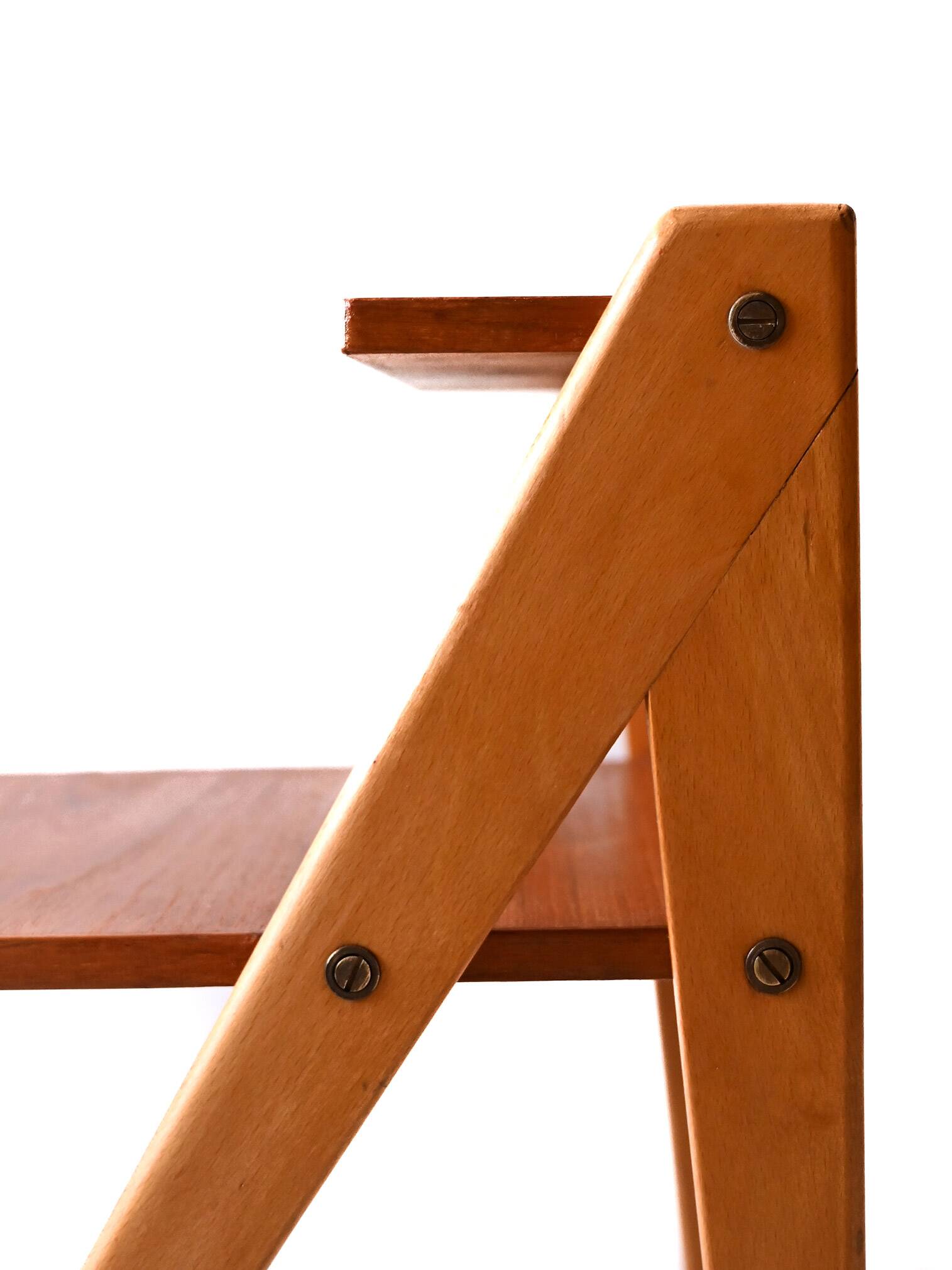 Paire de tables de chevet scandinaves en teck avec étagères des années 1960