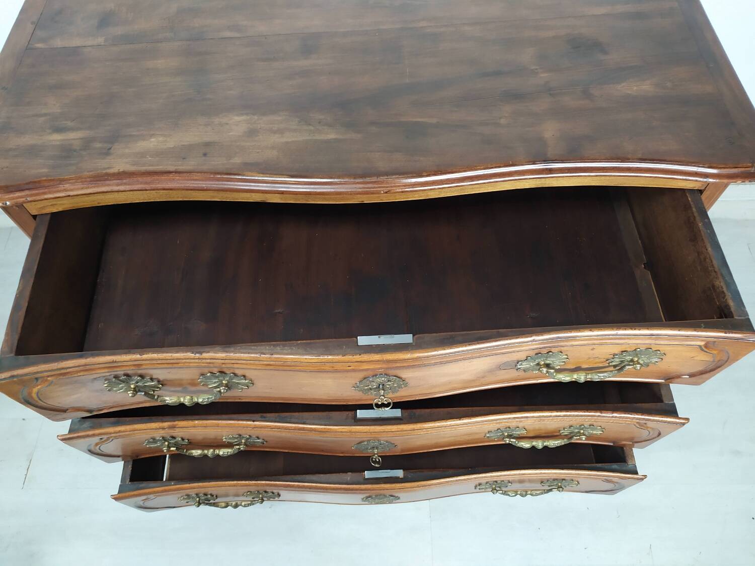Commode lyonnaise noyer