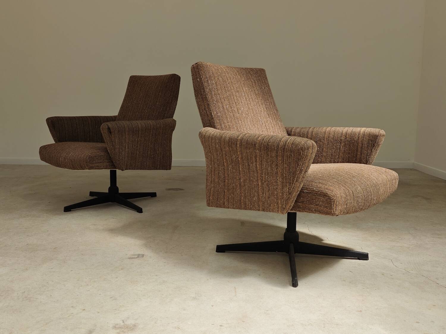 Paire de fauteuils pivotant Tchécoslovaquie 1960