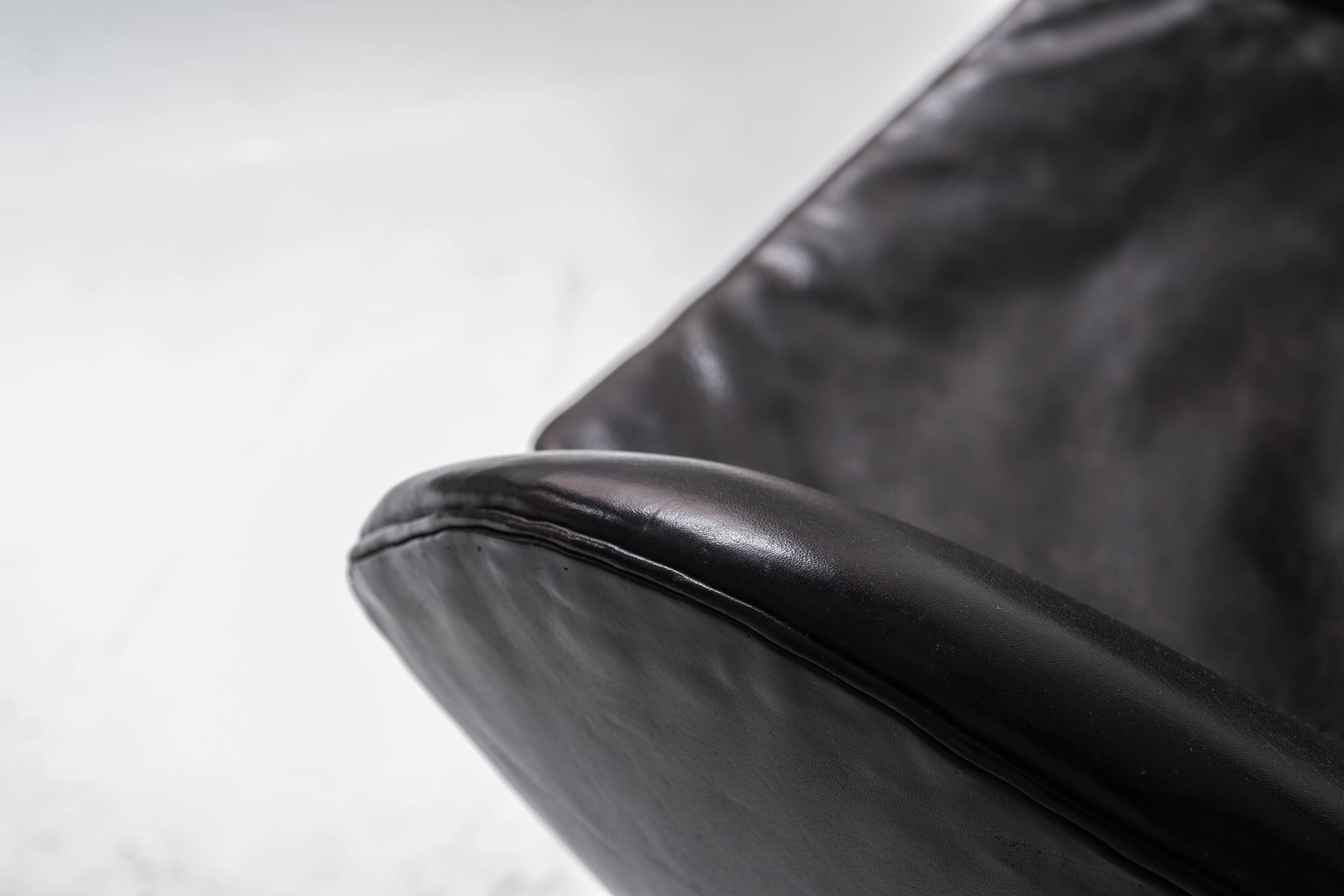 Early ‘Egg’ armchair designed by Arne Jacobsen for Fritz Hansen, Denmark 1958.