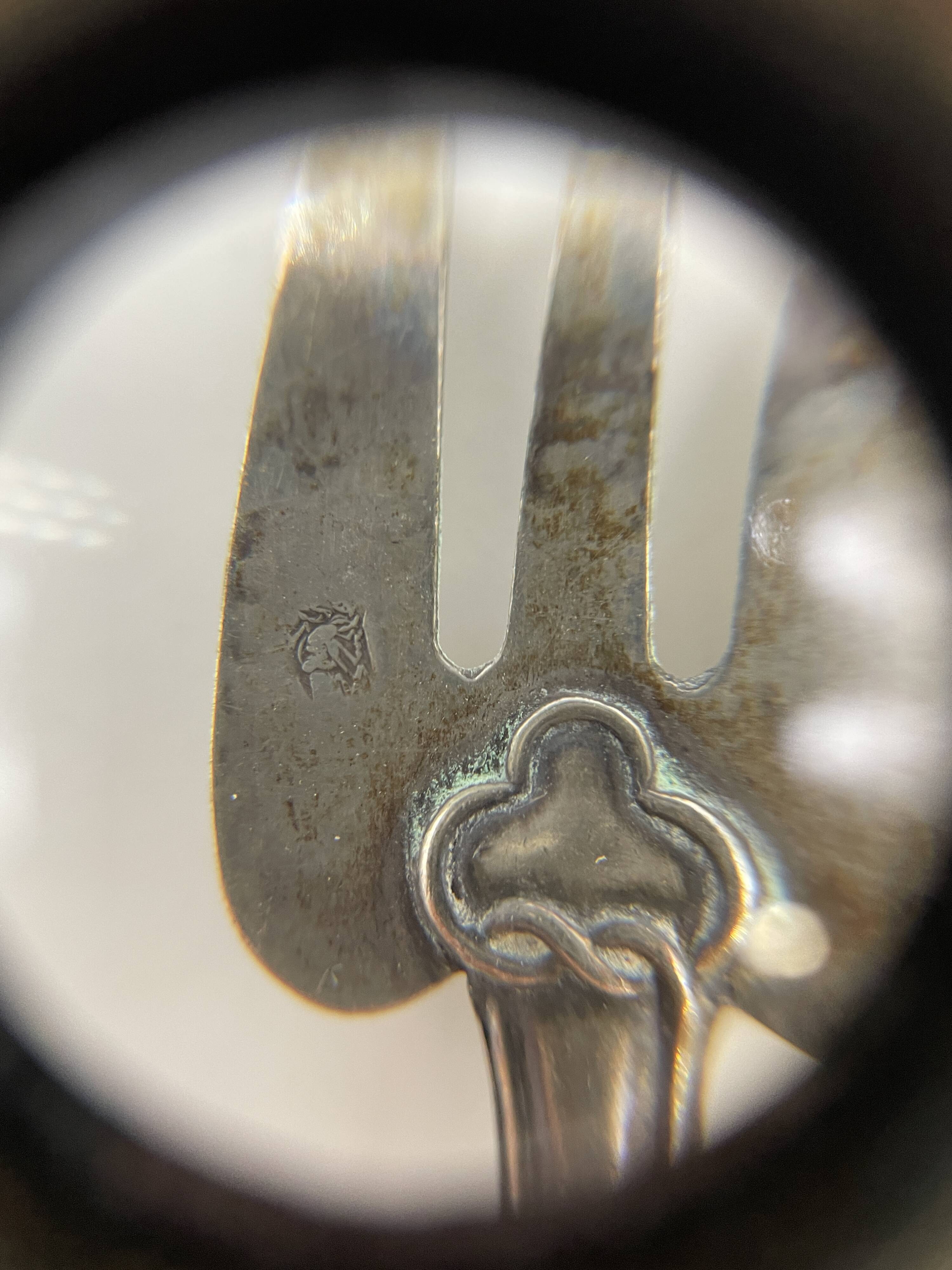 Set of 6 silver-plated oyster forks with 7 knot pattern filigree.