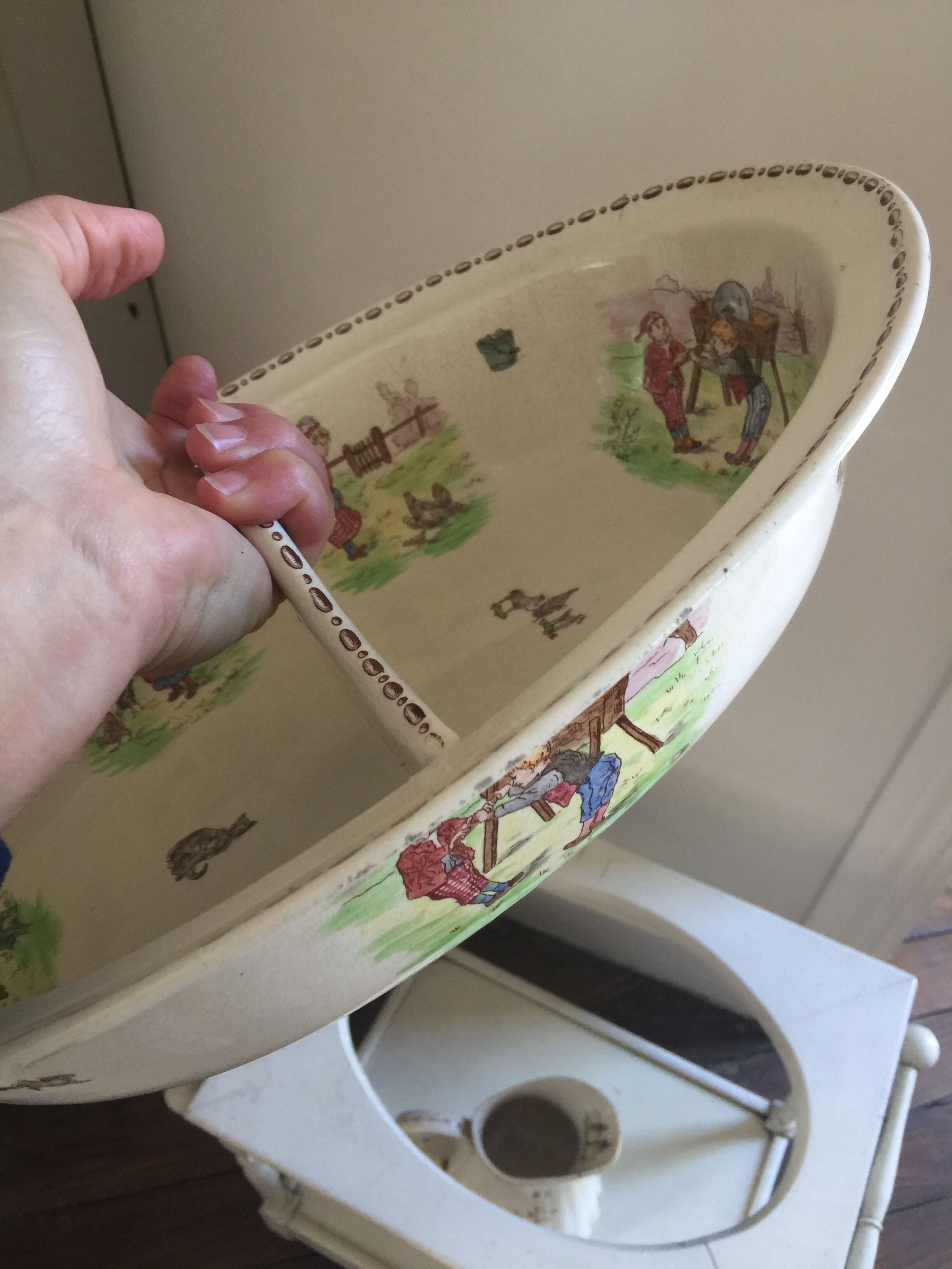 Meuble de toilette ancien pour enfant