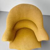 Fauteuil crapaud en tissu jaune