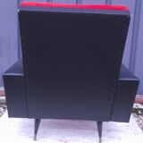 Fauteuil skaï noir et fourrure rouge