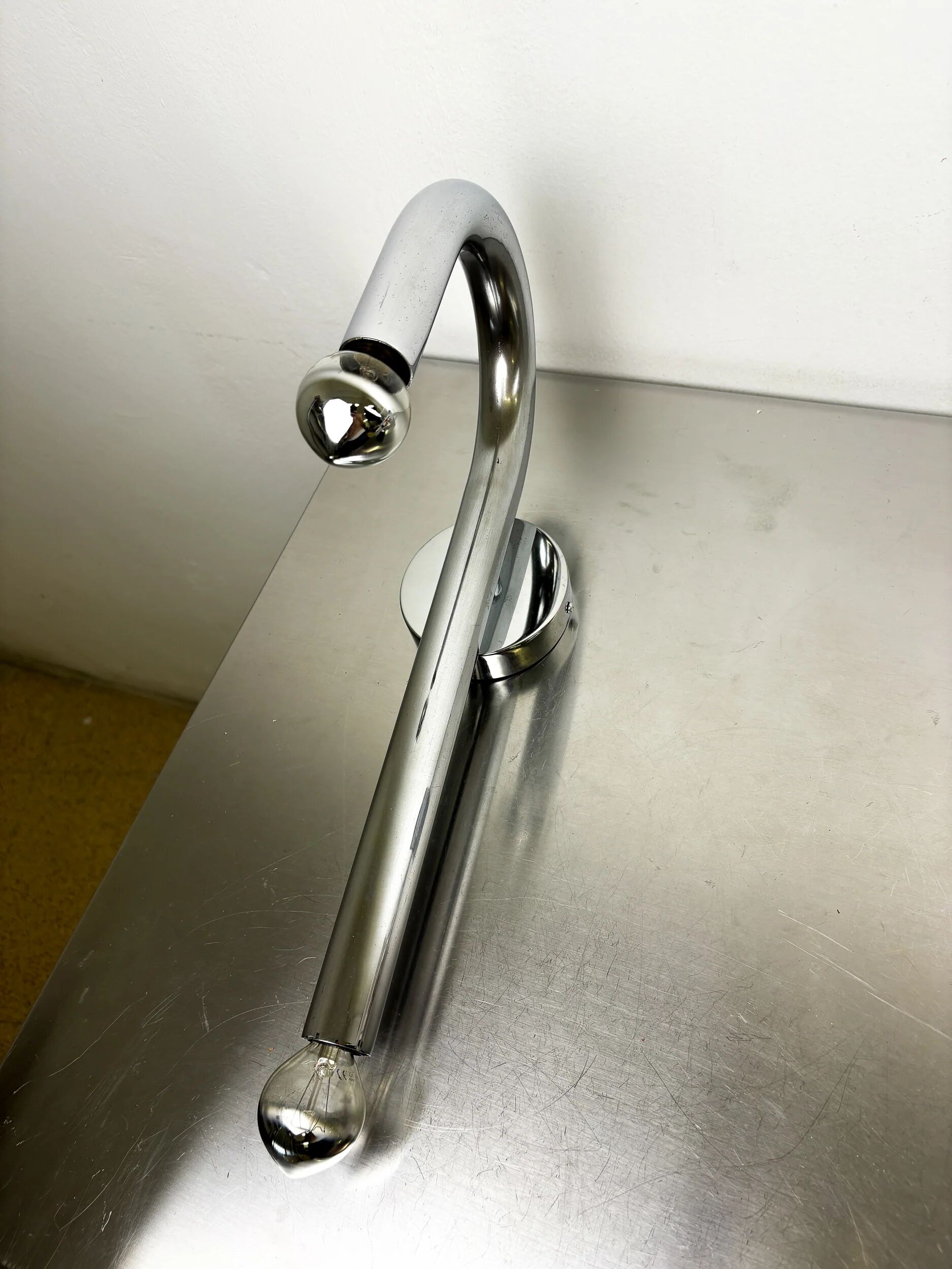 Space-age tubular wall light, chromed metal, Italy, 1970s