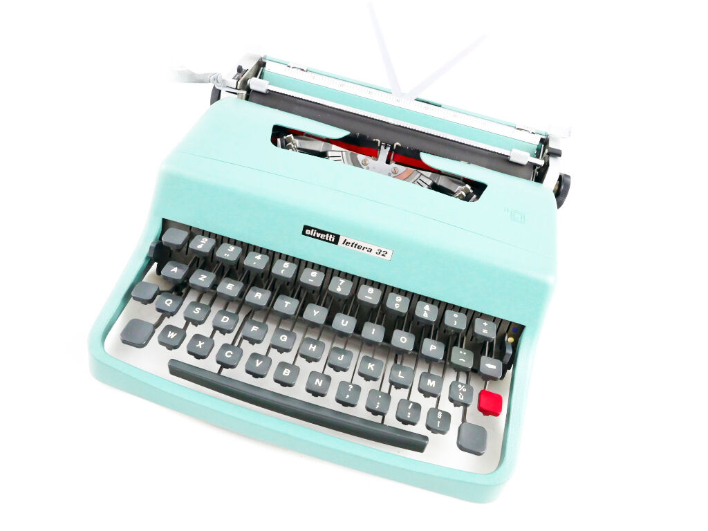Typewriter, olivetti lettera 32 blue pastel