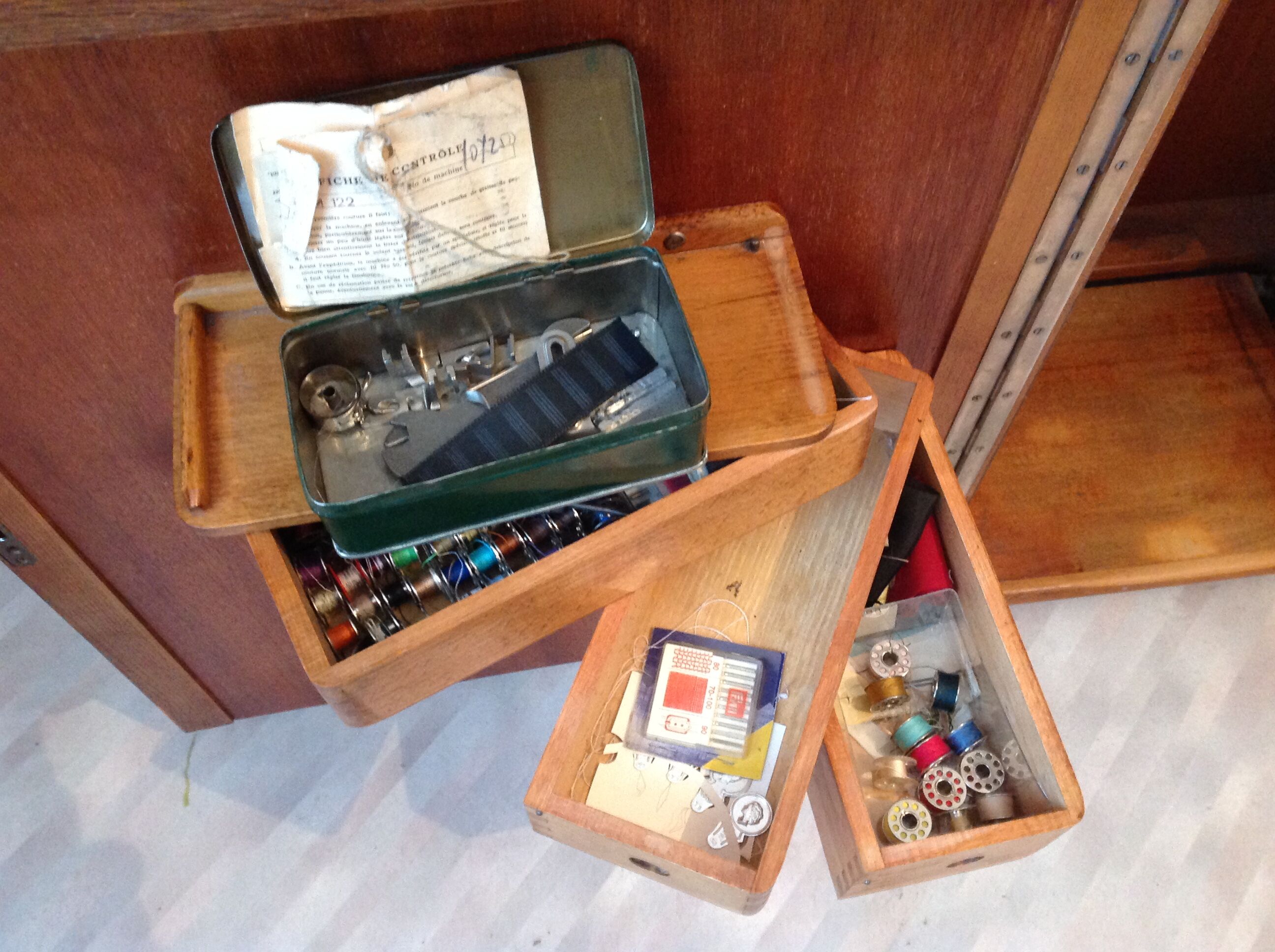 Furniture with Minerva sewing machine / vintage 50s-60s