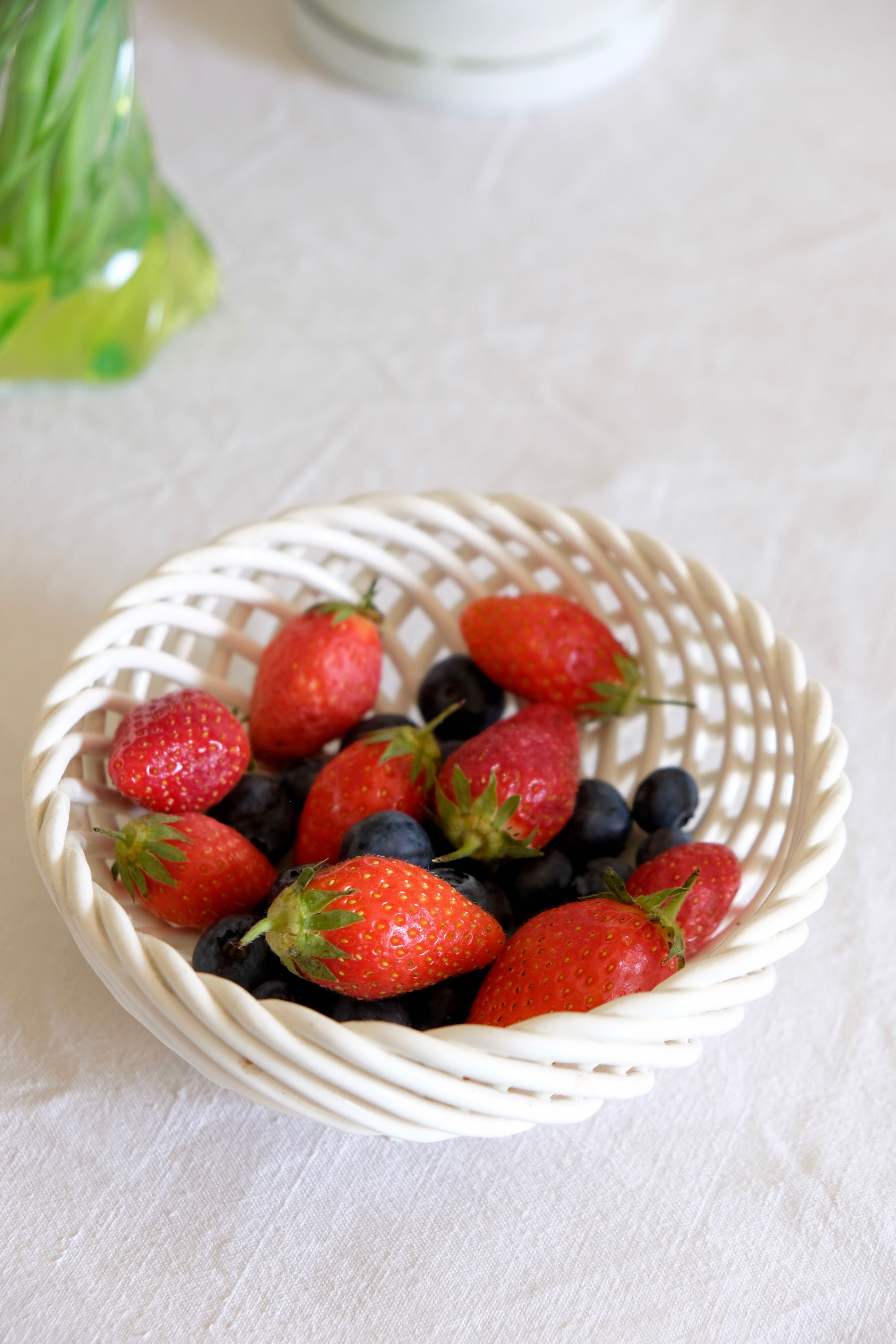 Cup fruit braided white twisted ceramic earthenware