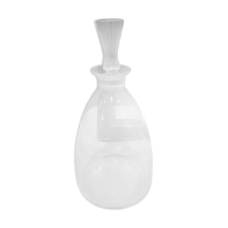 Carafe en verre signée Lalique