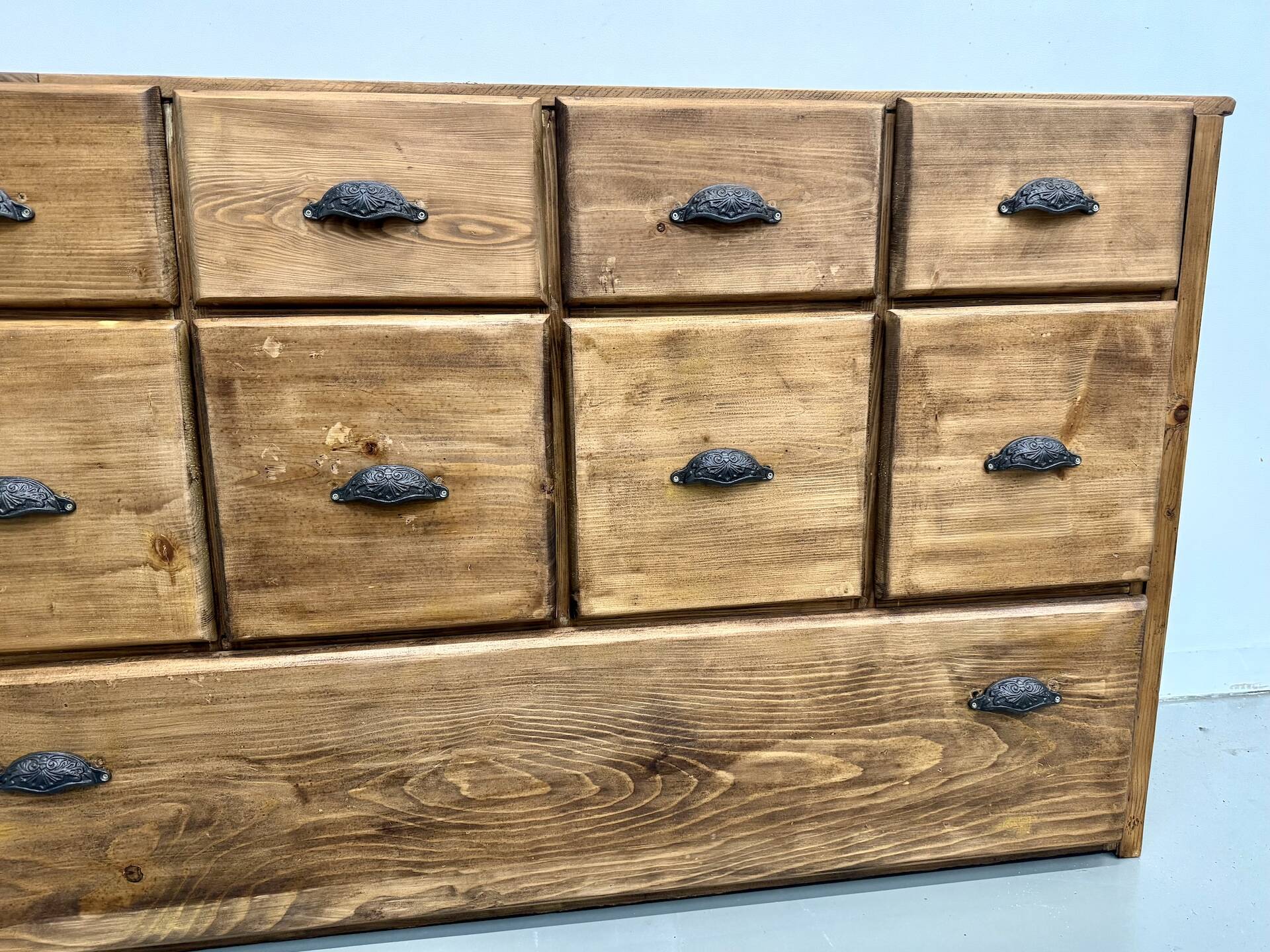 Grand Meuble de Métier en Pin à tiroirs