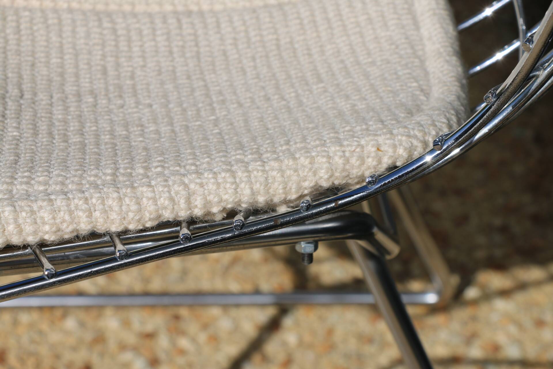 4 chrome Bertoia chairs with cushion
