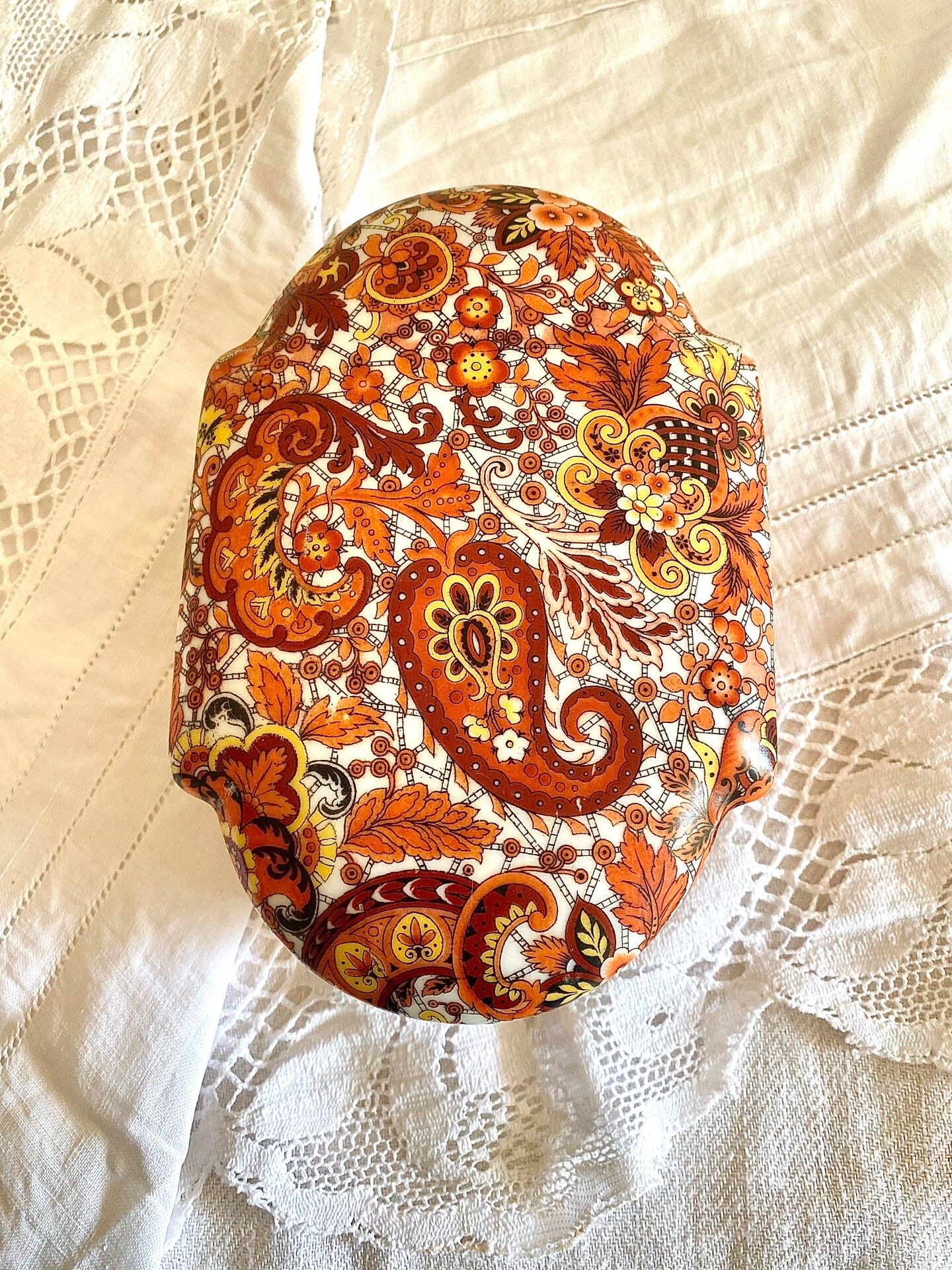 Limoges porcelain box with paisley design from the 1970s.