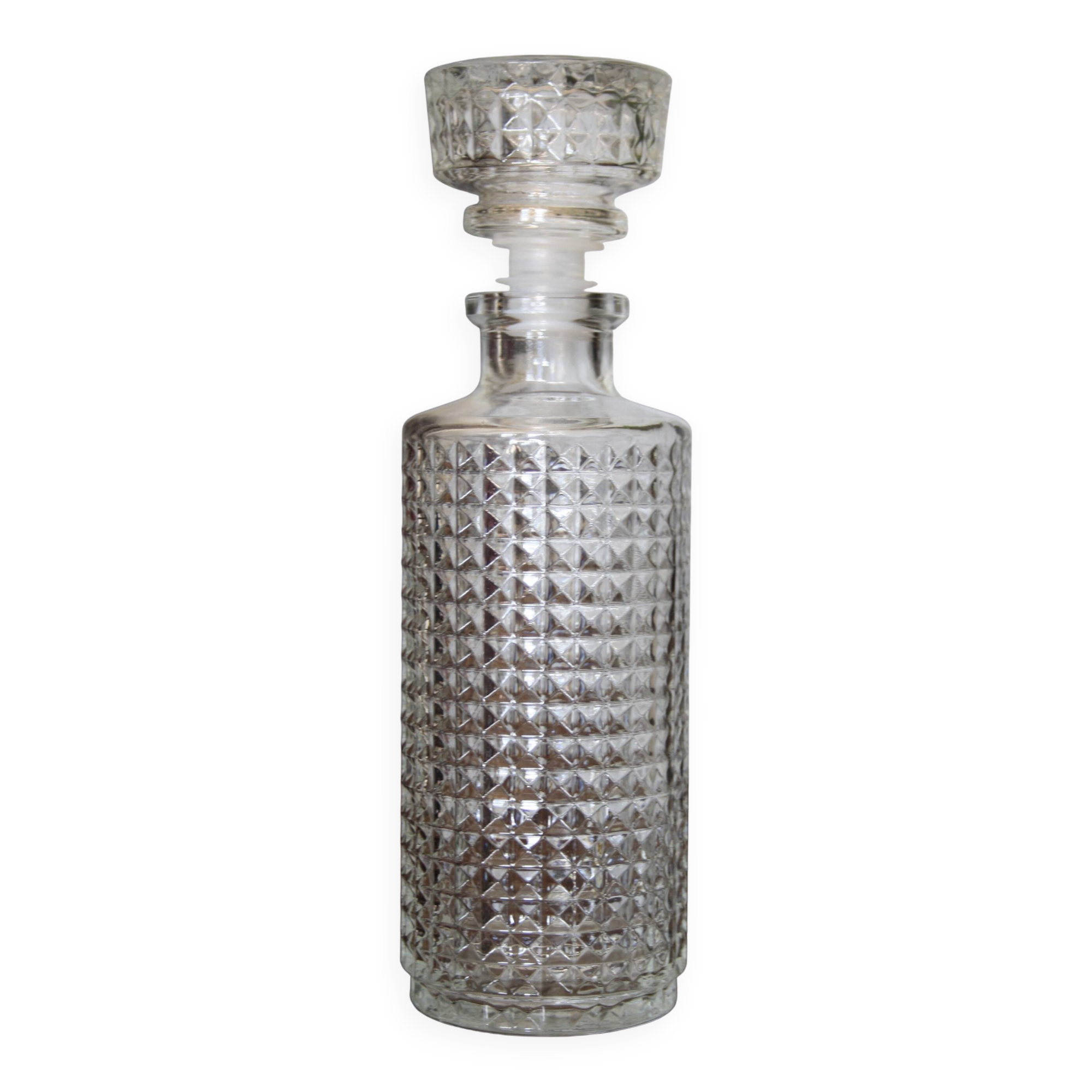 Diamond-tipped glass carafe