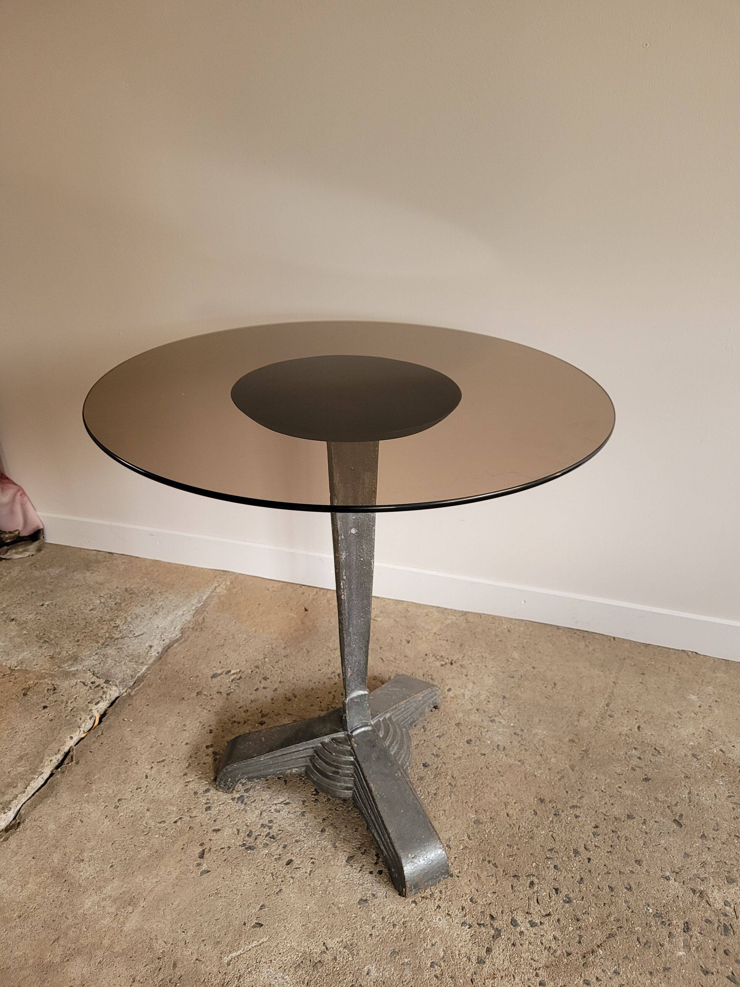 Table bistrot estampillée Louis Vuitton