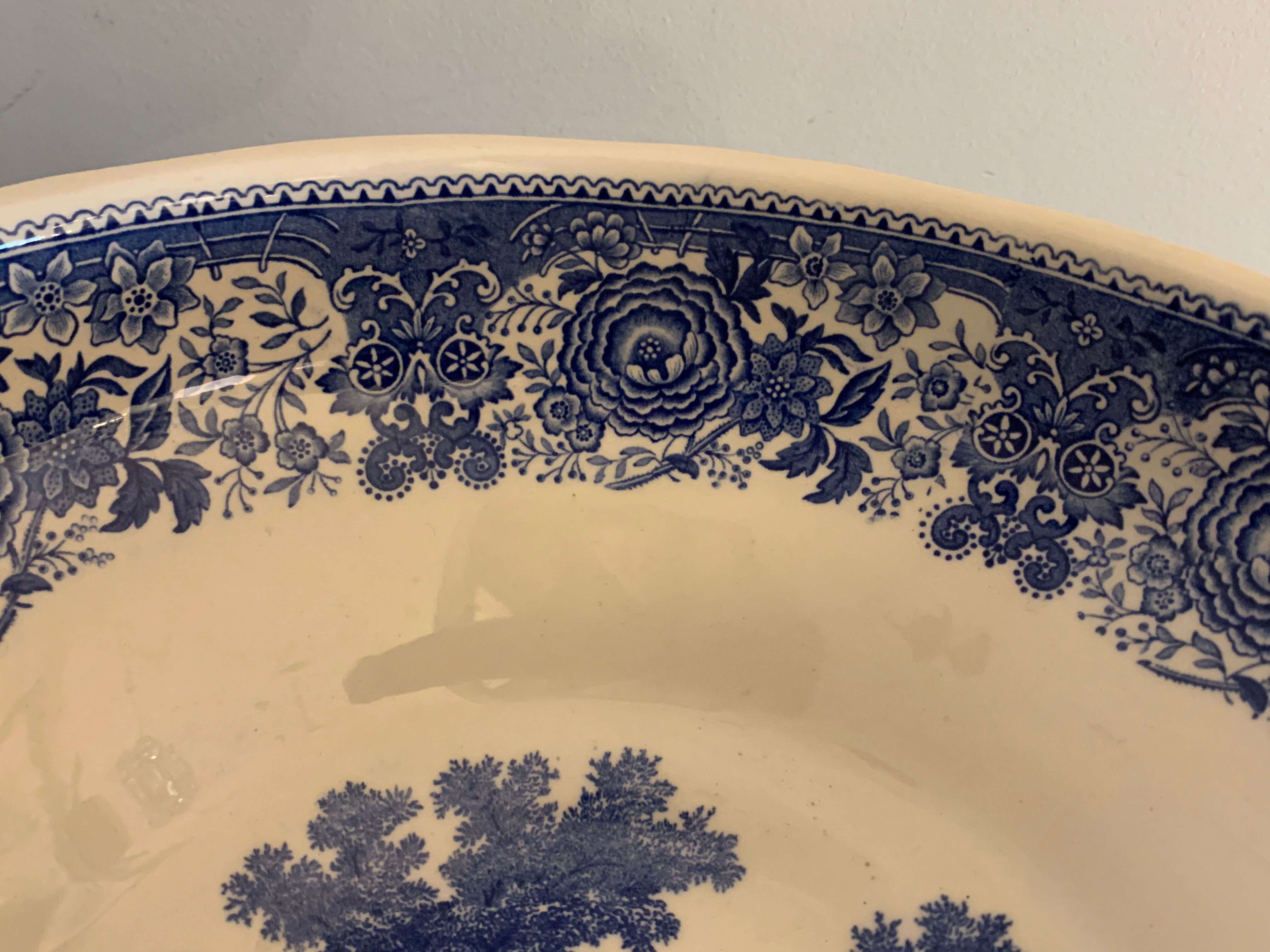 Salad bowl in blue and white earthenware, burgenland model of villeroy and boch