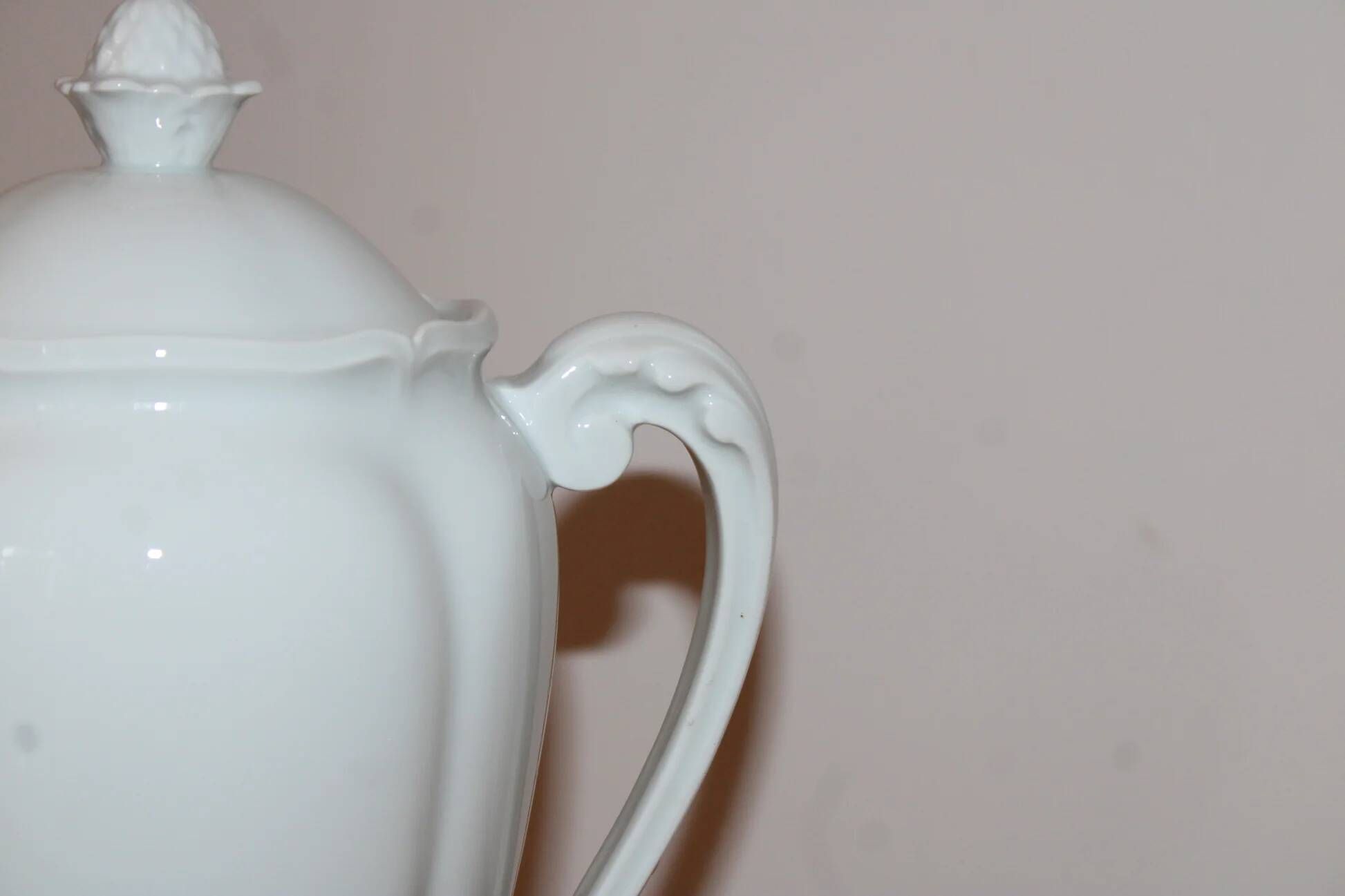 White porcelain coffee pot from Limoges – Former Royal Manufacture